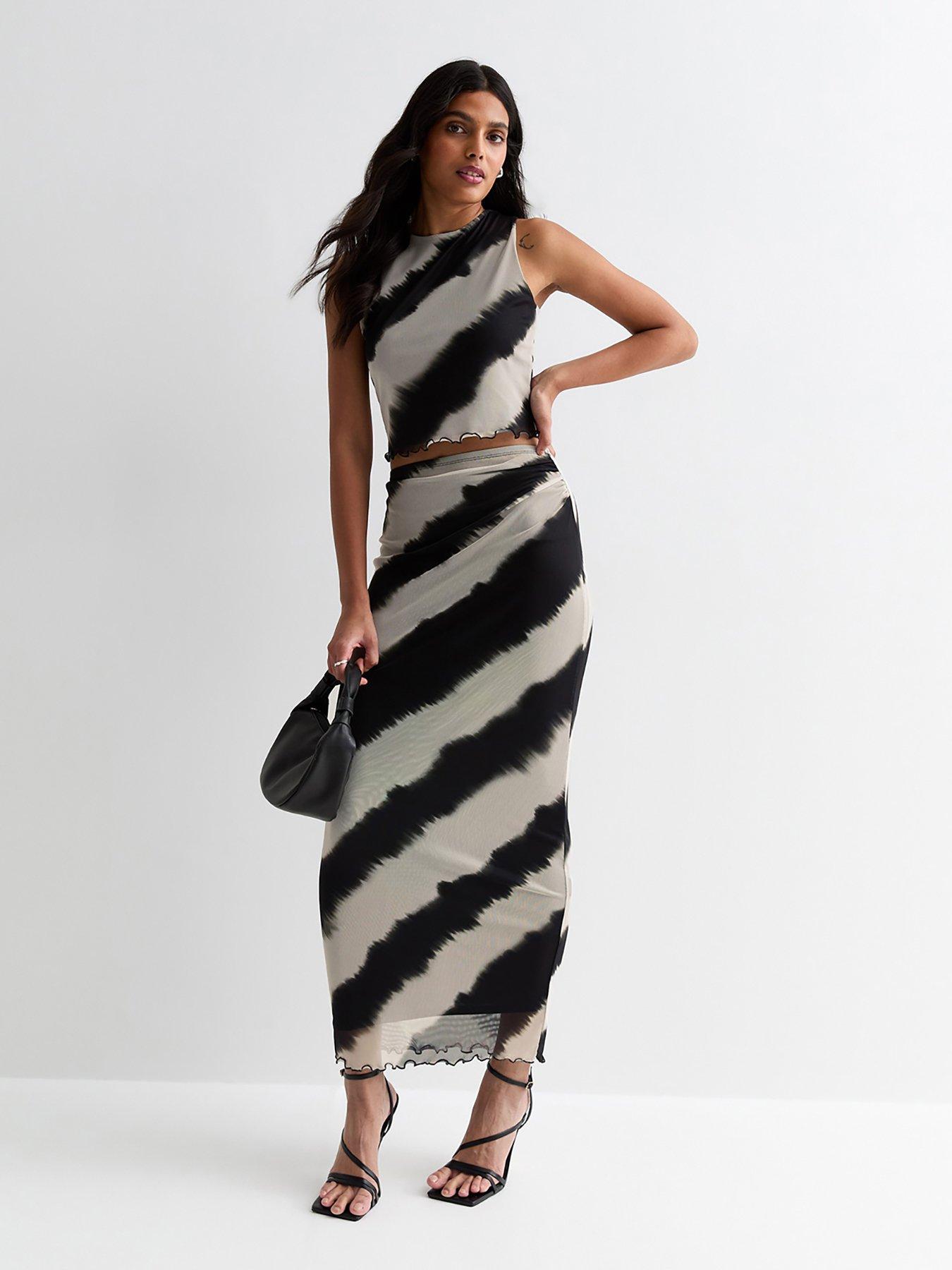 new-look-black-diagonal-stripe-mesh-racer-crop-topback