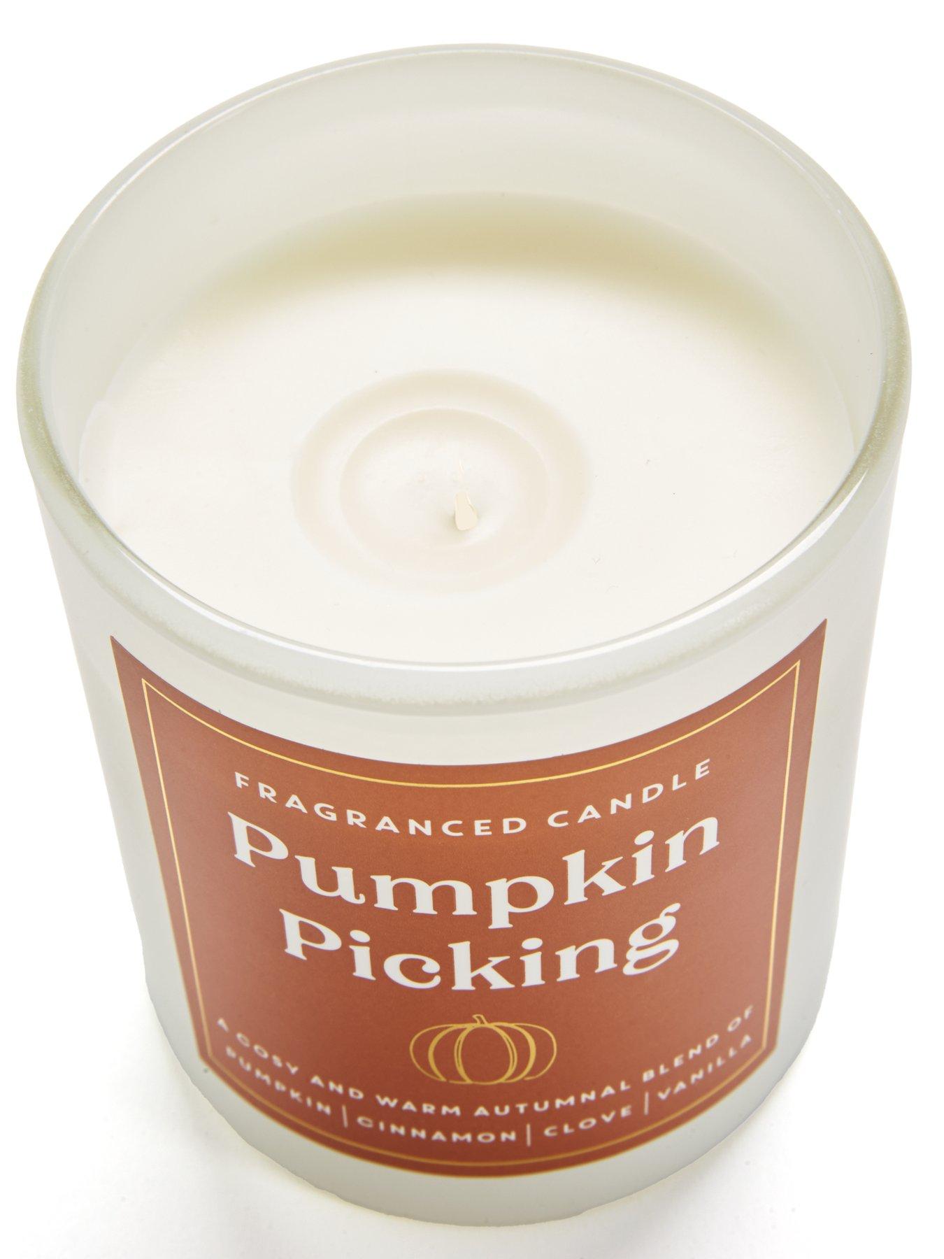 very-home-pumpkin-picking-candledetail