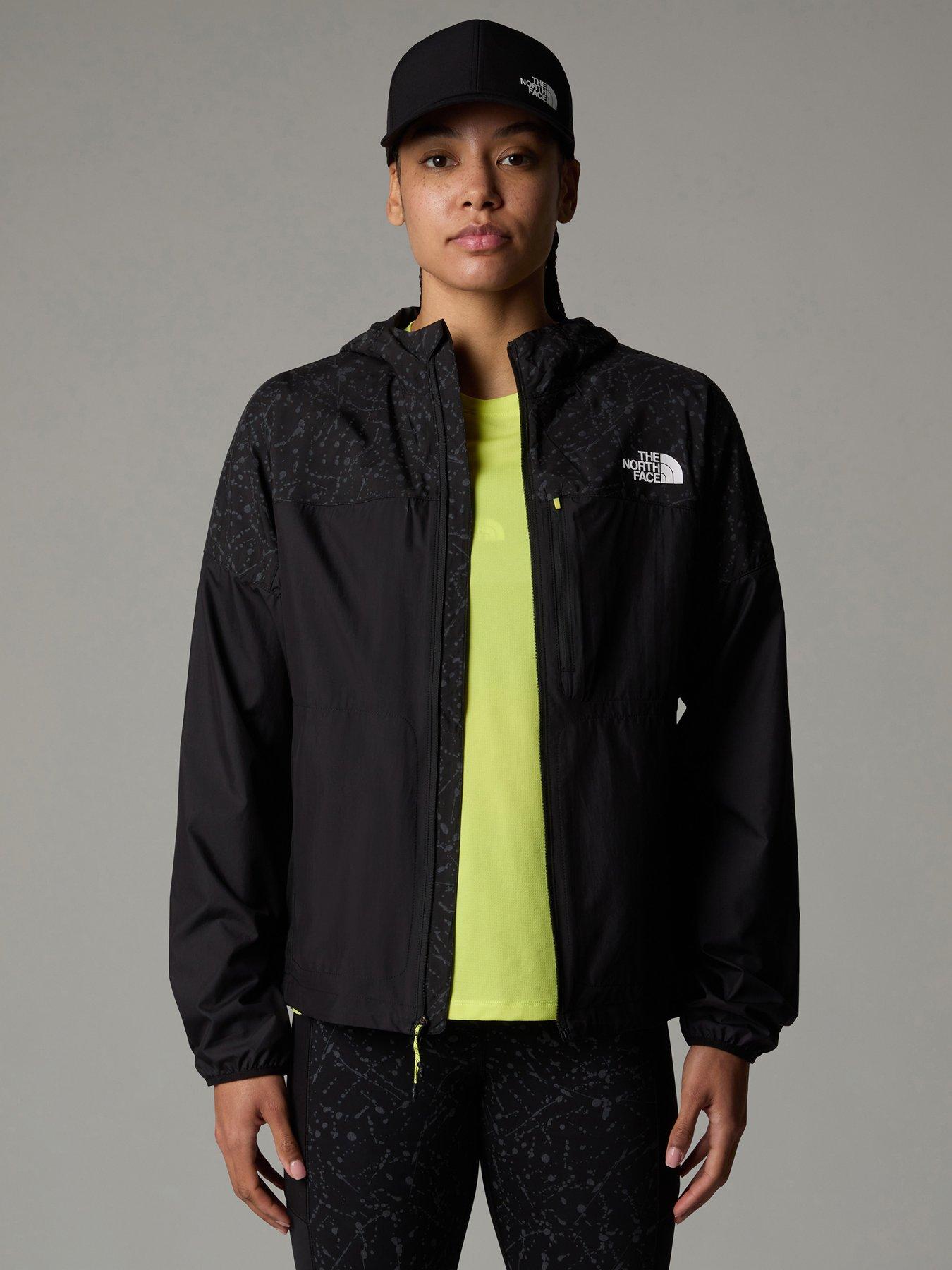 the-north-face-womens-higher-run-wind-jacket-blackoutfit