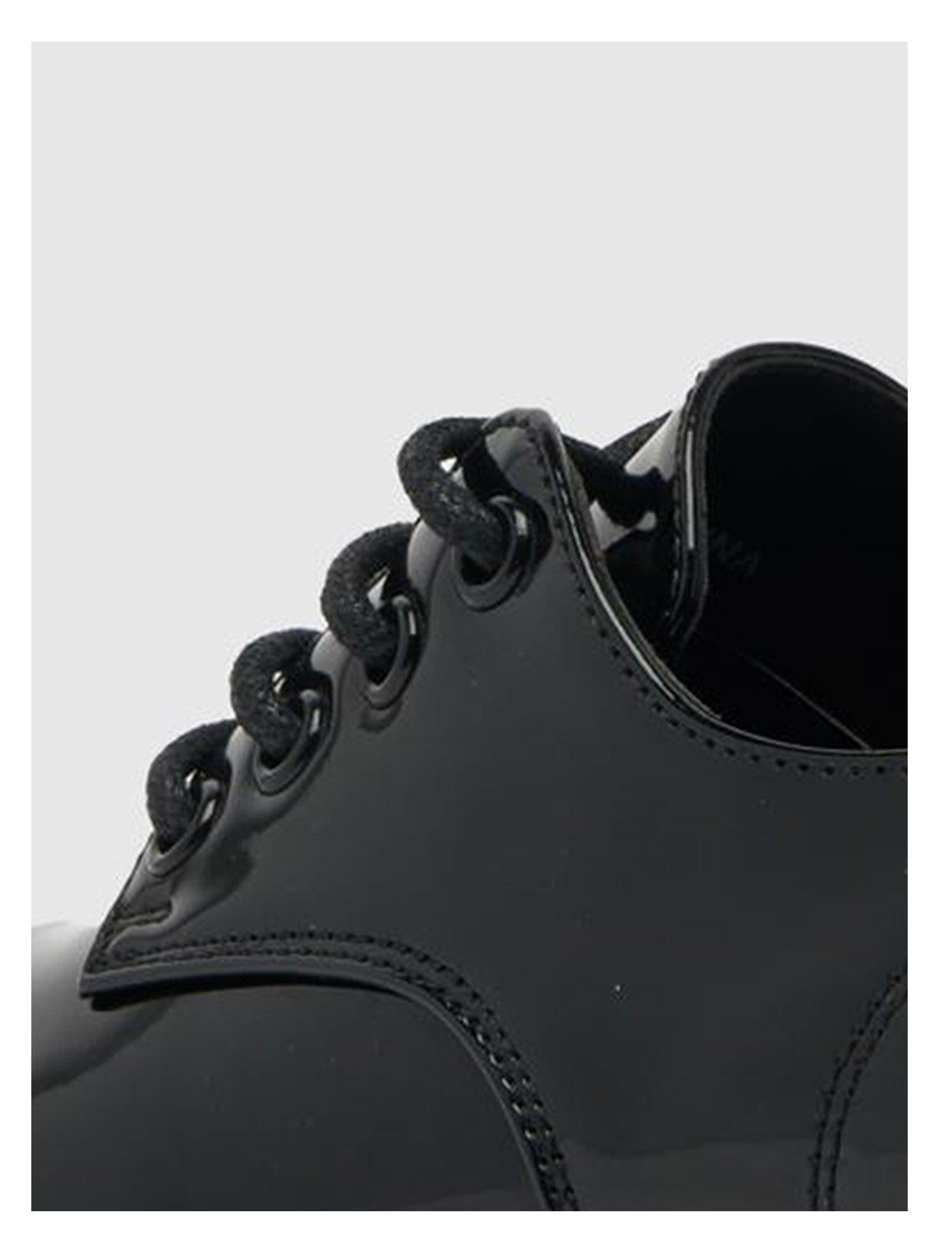 schuh-lychee-lace-up-junior-black-patentoutfit