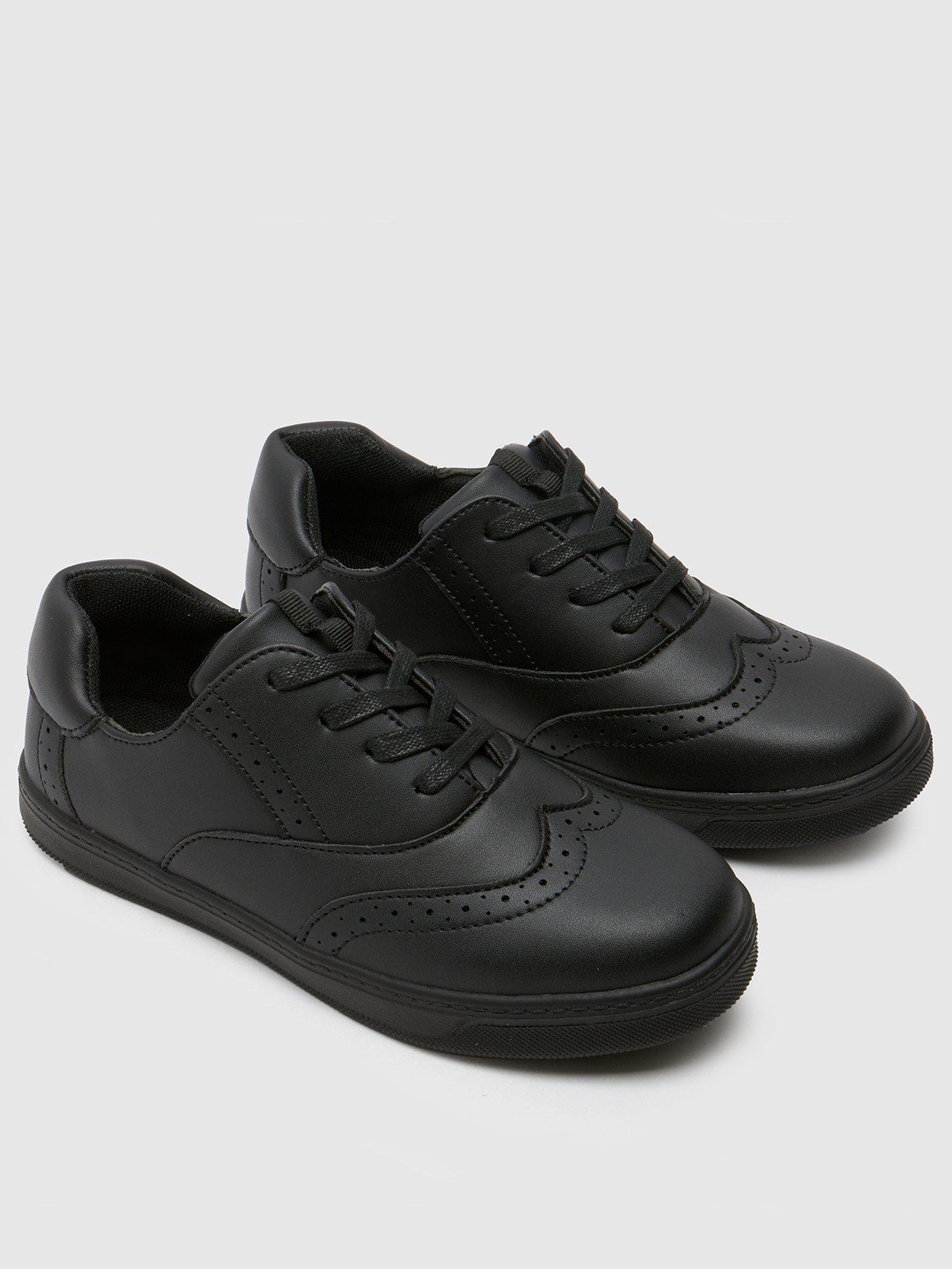 schuh-latch-youth-blackstillFront