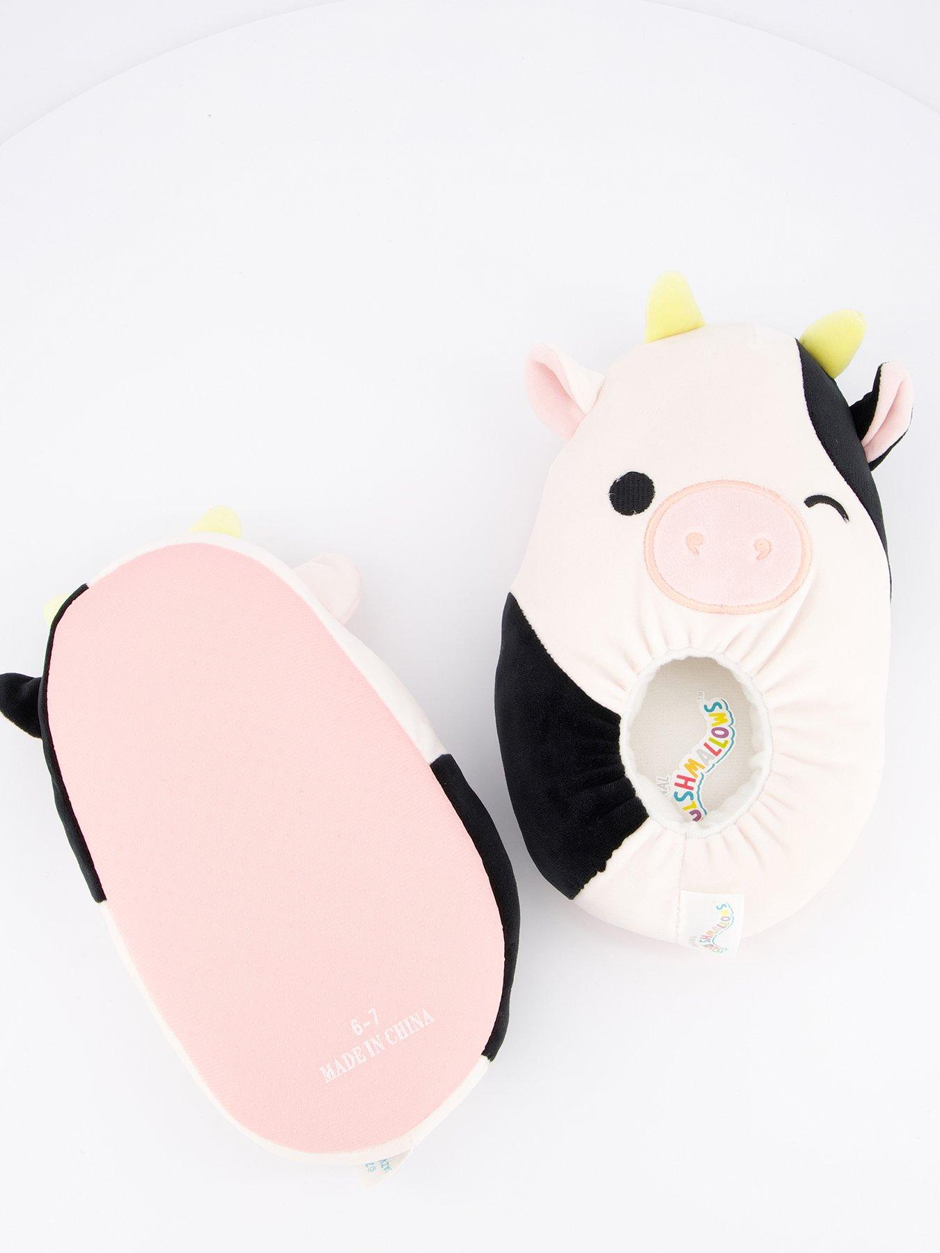 squishmallows-squishmallow-connor-cow-slippersdetail