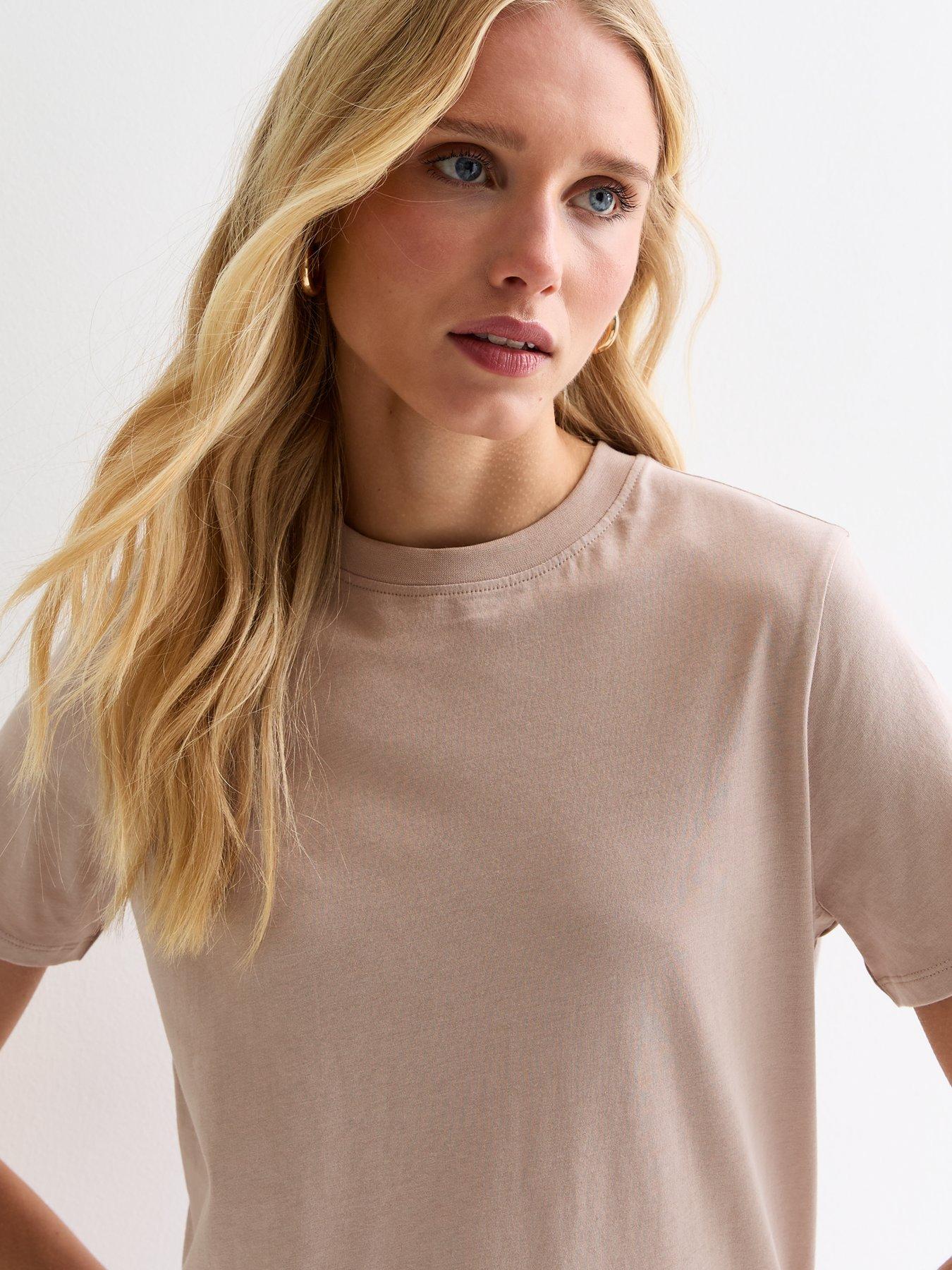 new-look-cotton-crew-neck-t-shirt-beigeoutfit