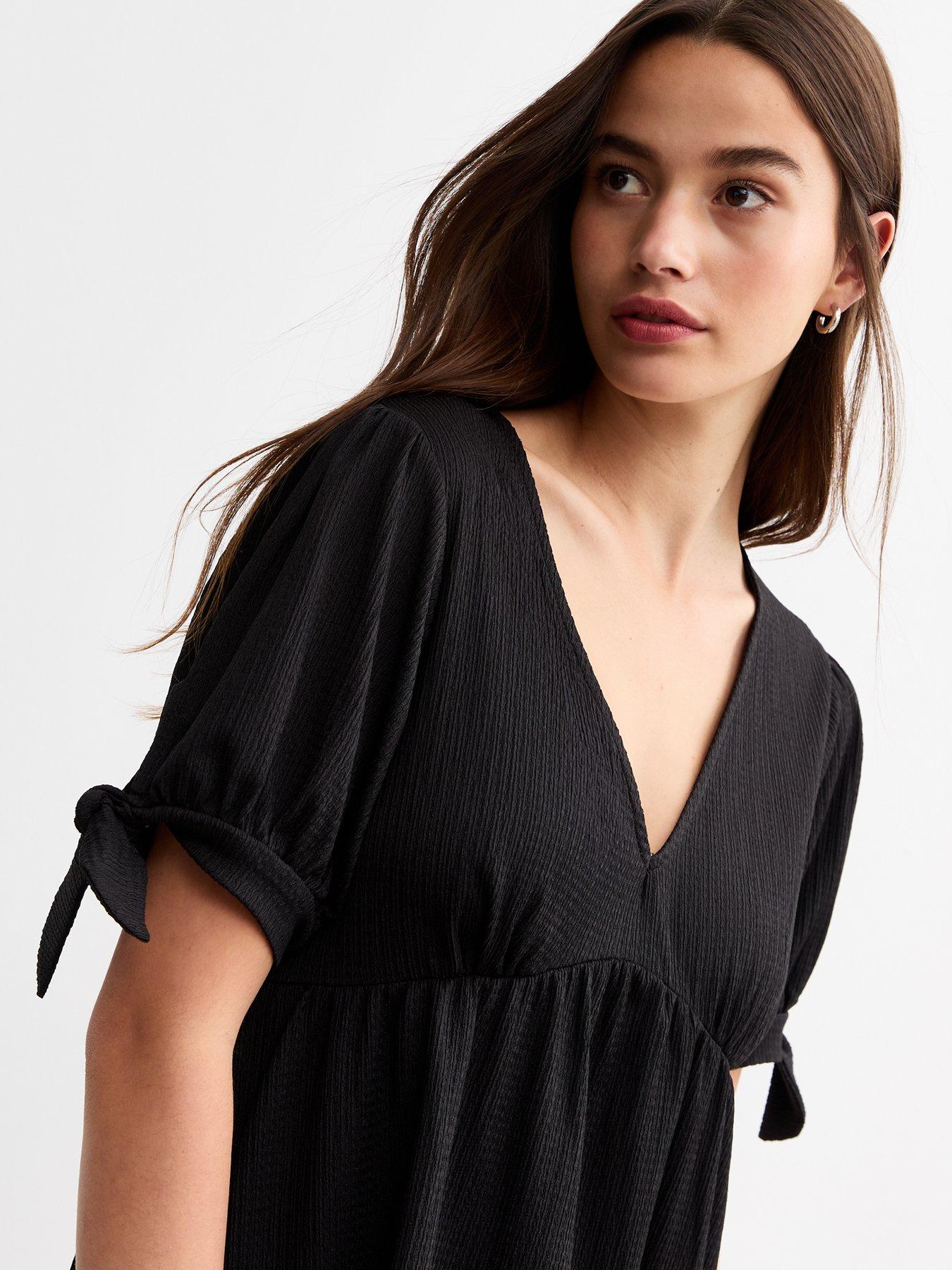 new-look-tall-crinkled-v-neck-mini-smock-dress-blackoutfit