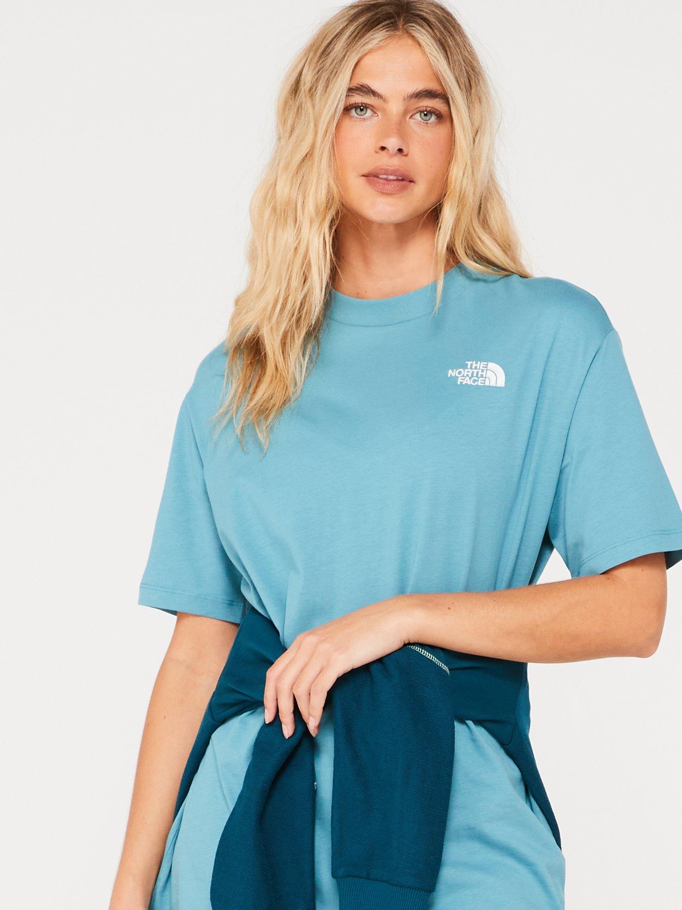 the-north-face-womens-short-sleeve-essential-oversize-t-shirt-blueoutfit