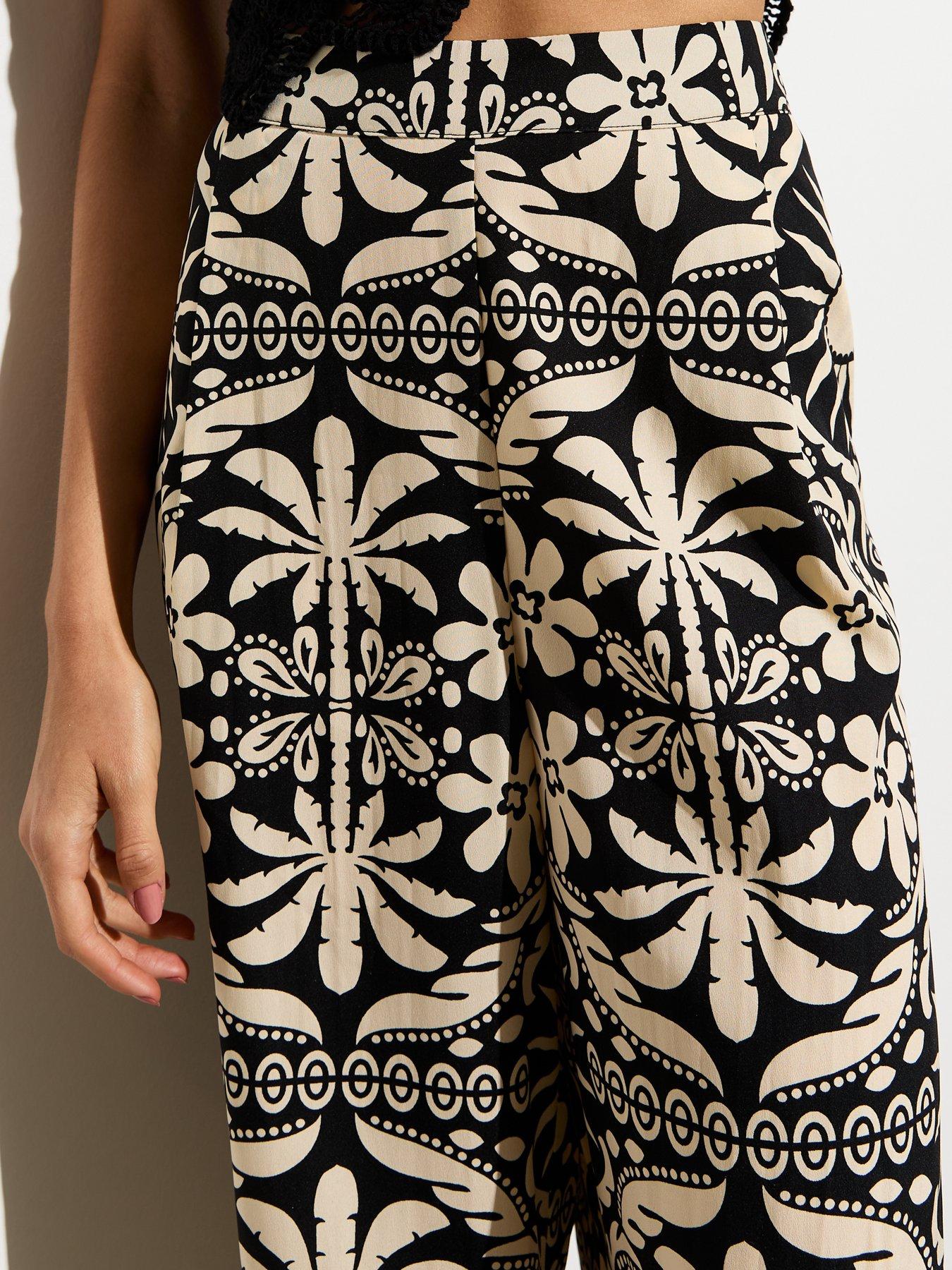 new-look-black-palm-print-cropped-wide-leg-trousersoutfit