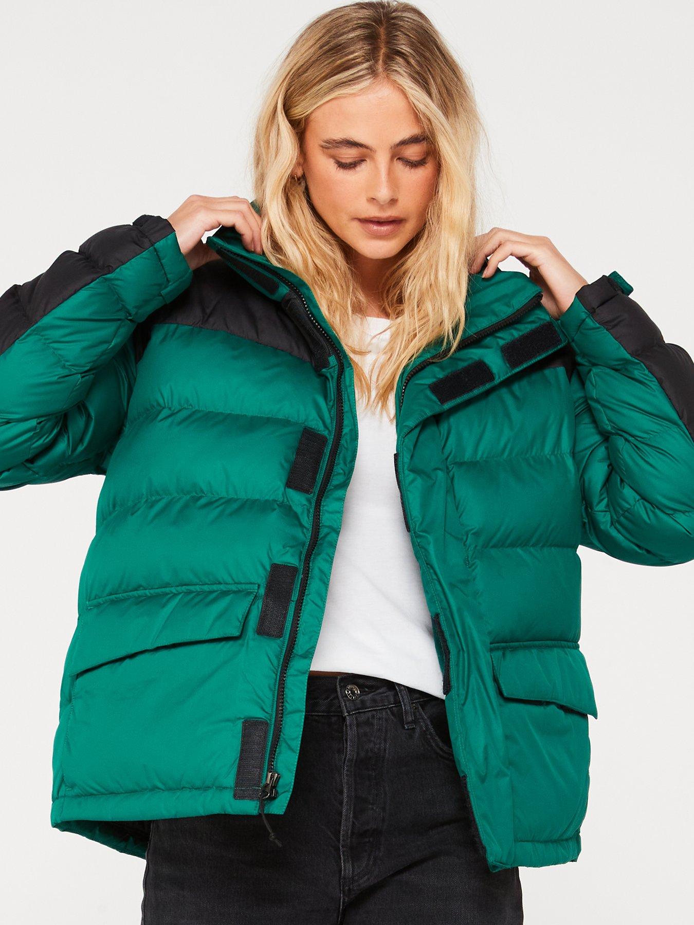 the-north-face-womens-limbara-insulated-jacket-greenoutfit