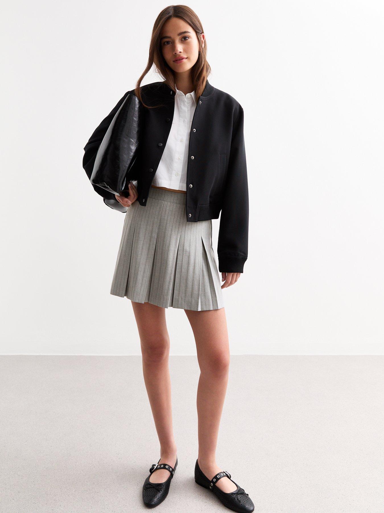 new-look-light-grey-pinstripe-pleated-mini-skirtback