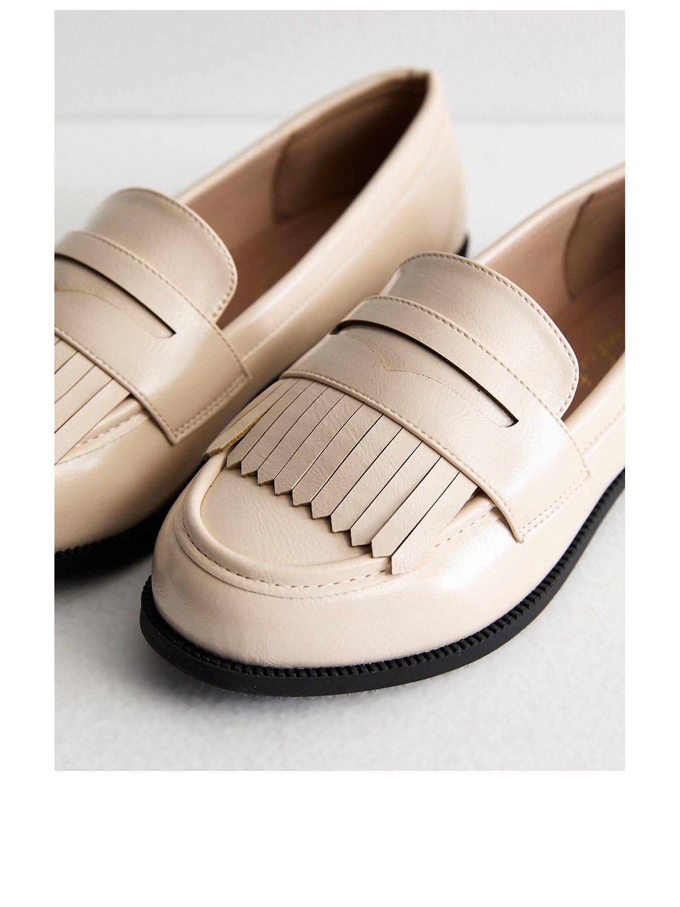 new-look-extra-wide-fit-leather-look-tassel-loafers-off-whitestillFront