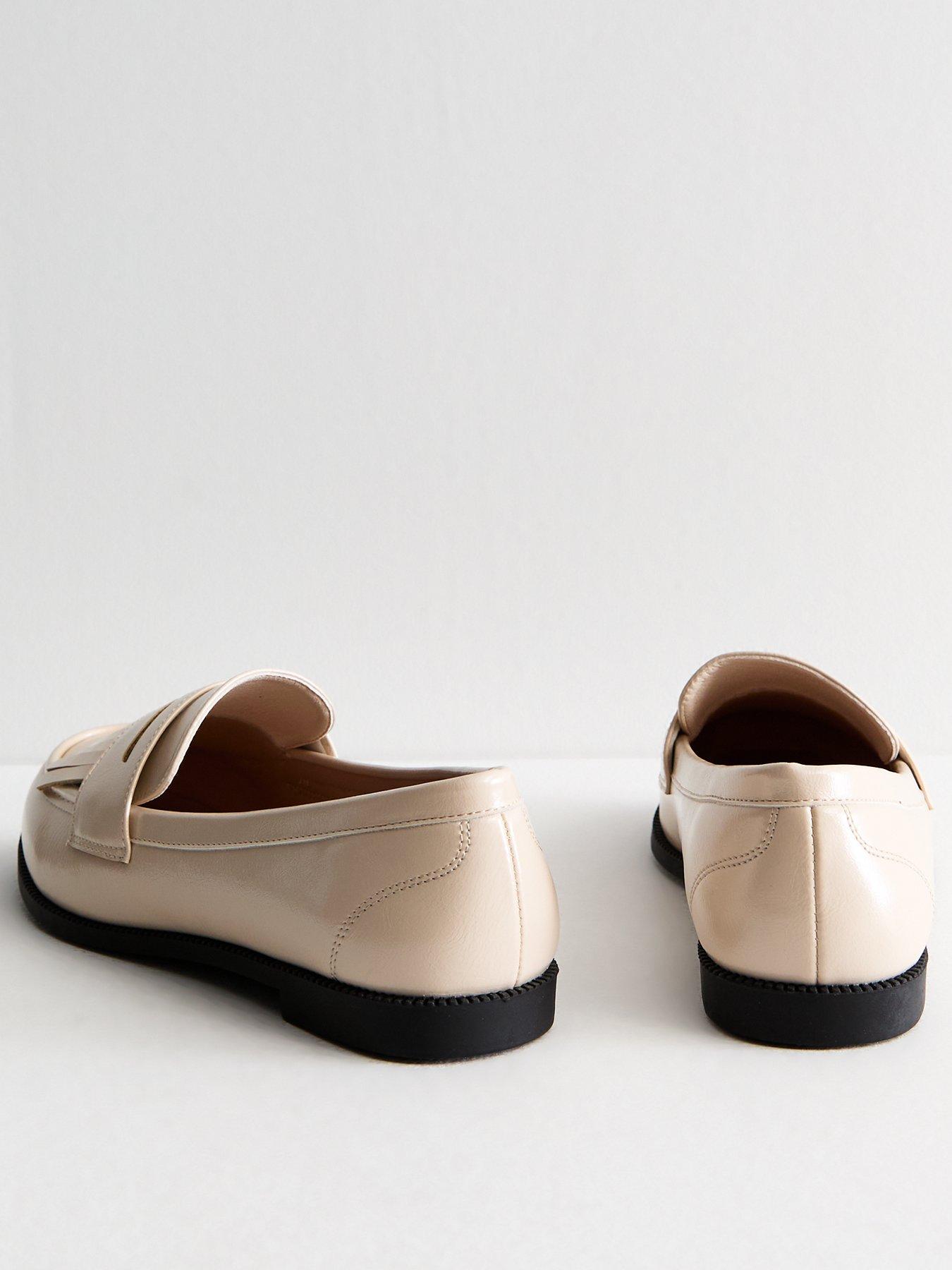 new-look-extra-wide-fit-leather-look-tassel-loafers-off-whiteback