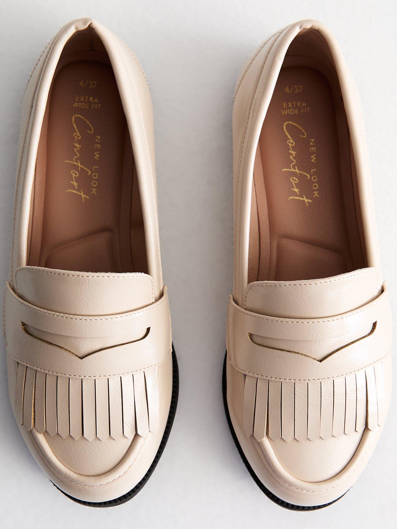 new-look-extra-wide-fit-leather-look-tassel-loafers-off-whiteoutfit