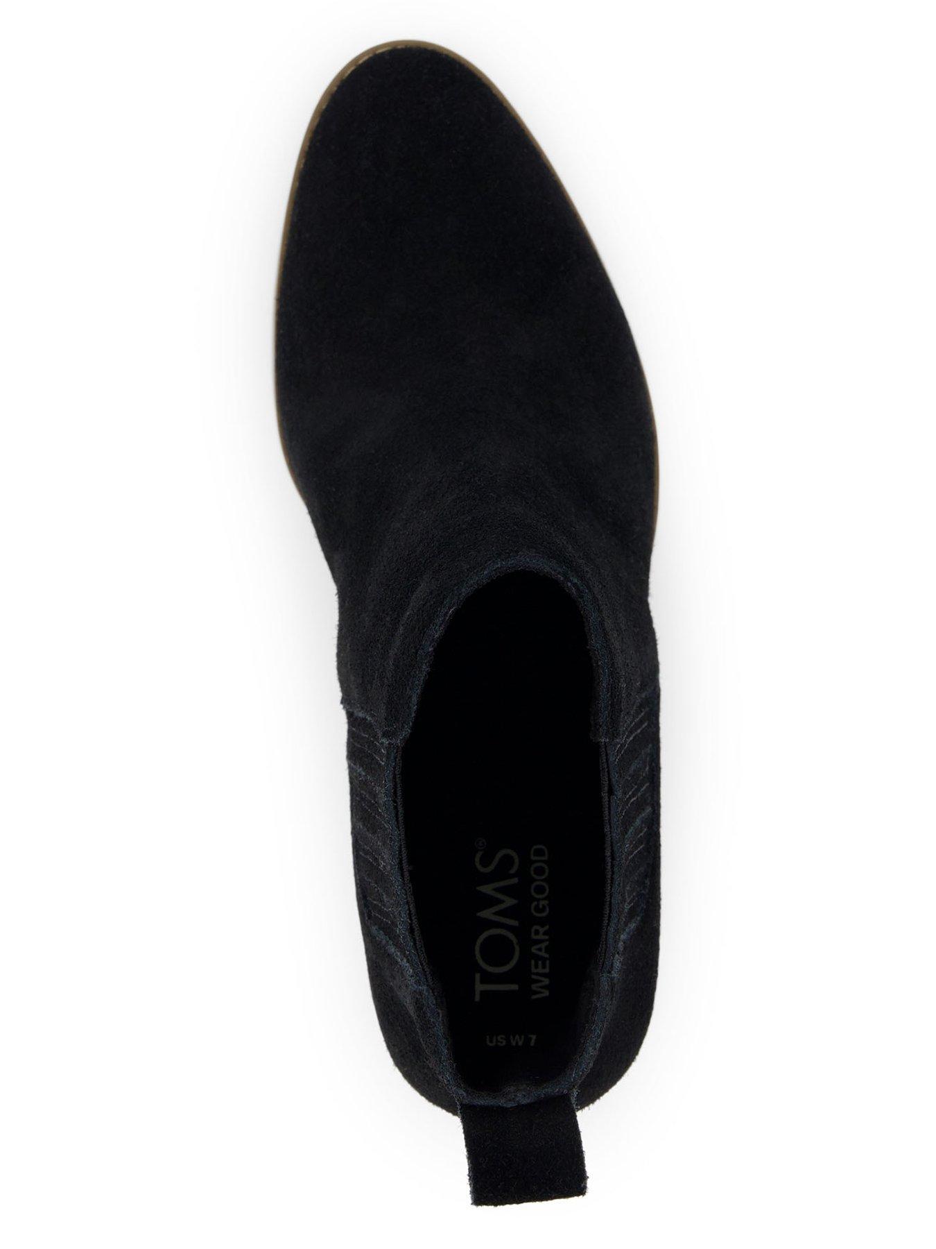 toms-noa-boot-blackoutfit