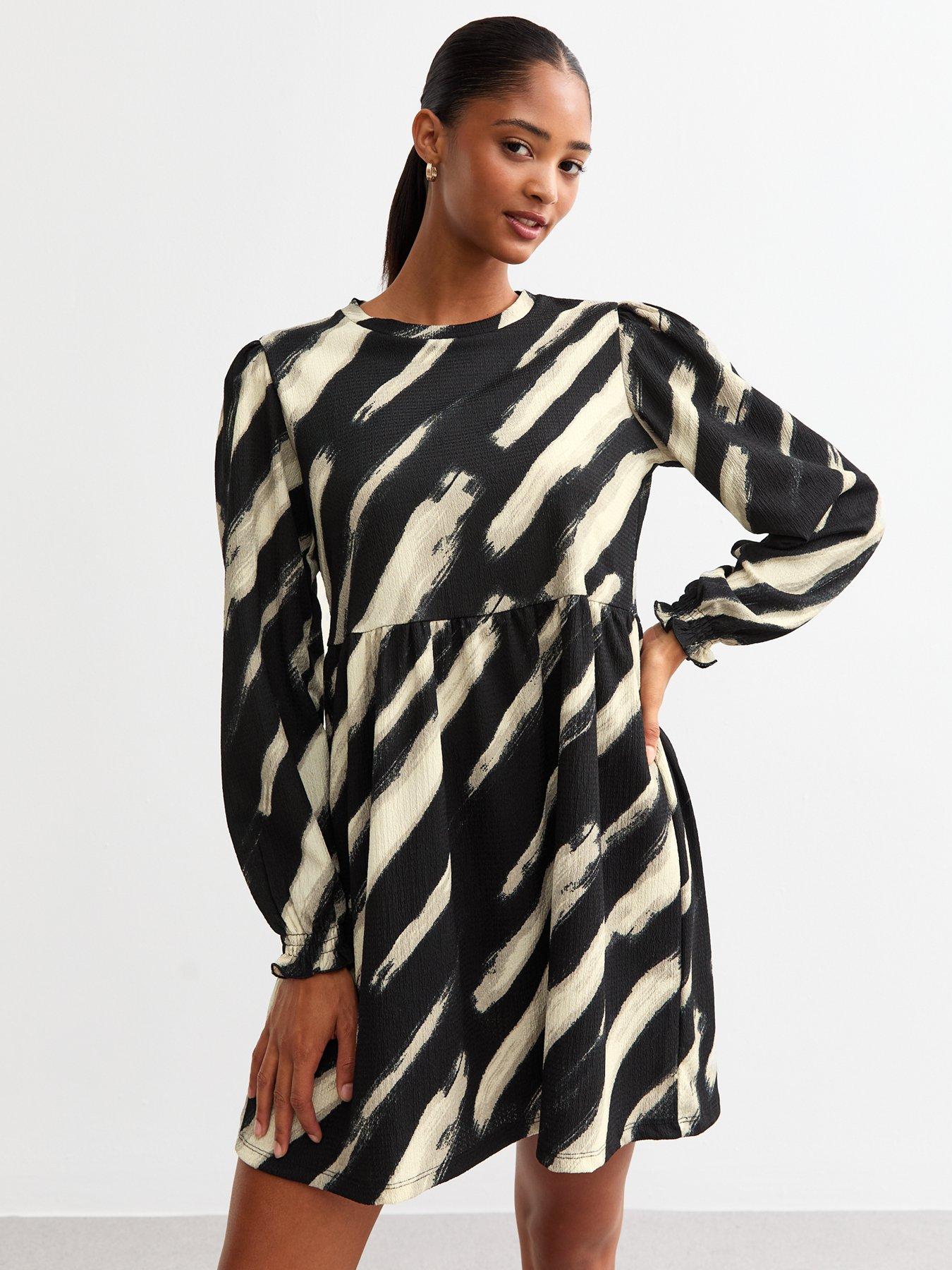 new-look-black-diagonal-stripe-mini-smock-dressback