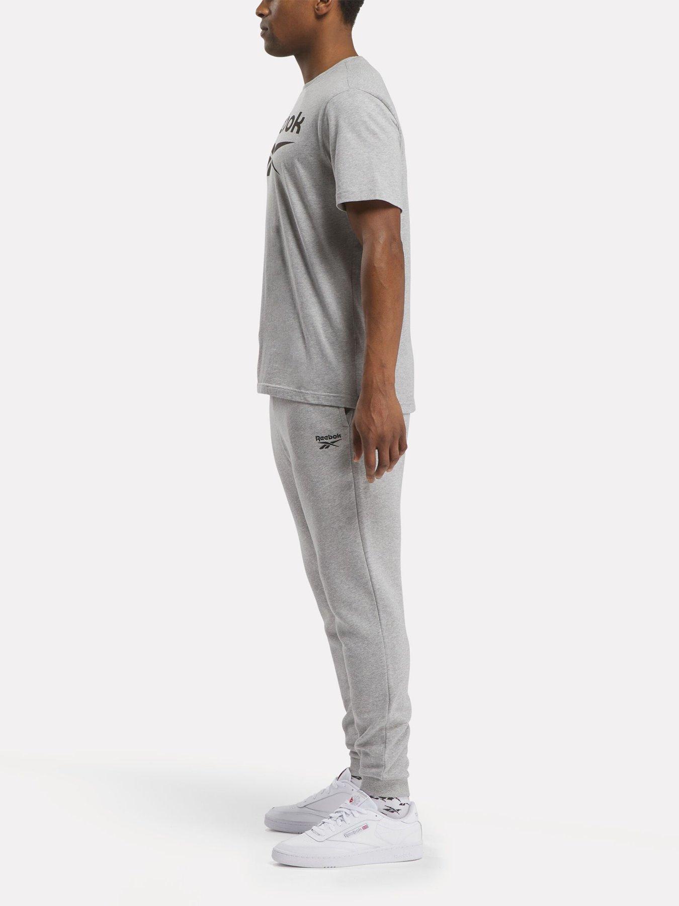 reebok-mens-identity-small-logo-fleece-jogger-greyoutfit