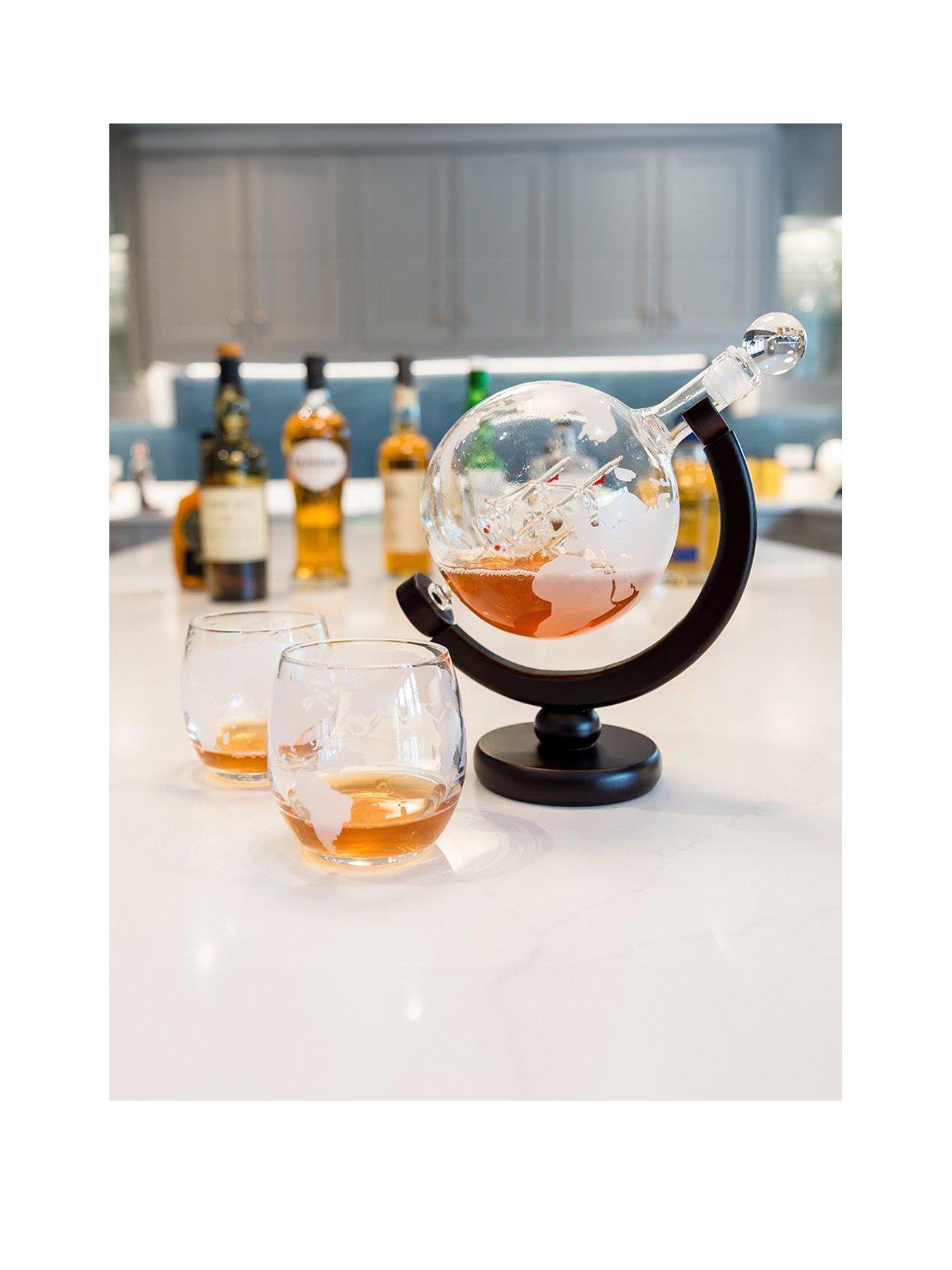 menkind-globe-decanter-with-glasses-setfront