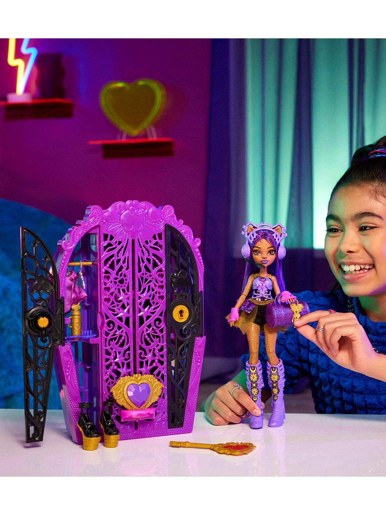 monster-high-skulltimate-secrets-monster-mysteries-playset-ampnbspclawdeen-wolf-dollstillFront