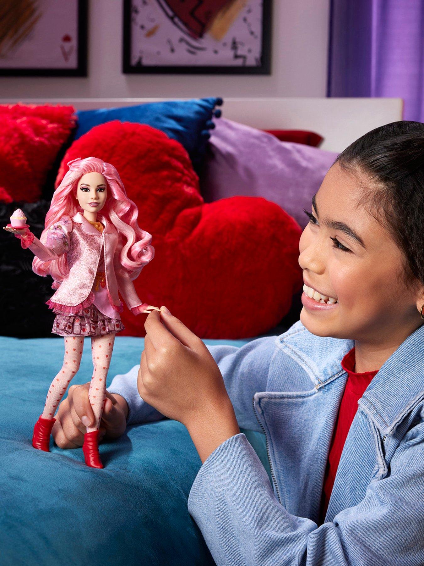 disney-descendants-the-rise-of-red-fashion-doll-amp-accessory-bridget-young-queen-of-heartsstillFront