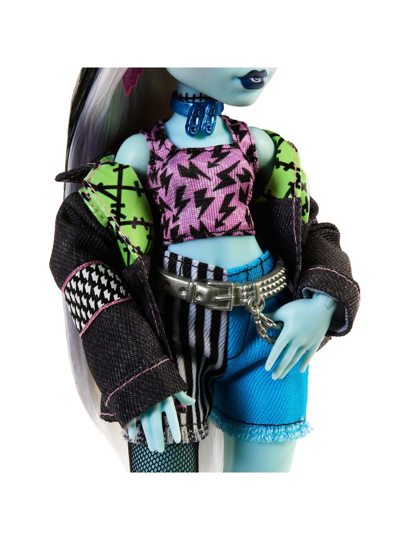 monster-high-frankie-stein-fashion-doll-with-pet-watzie-and-accessoriesdetail