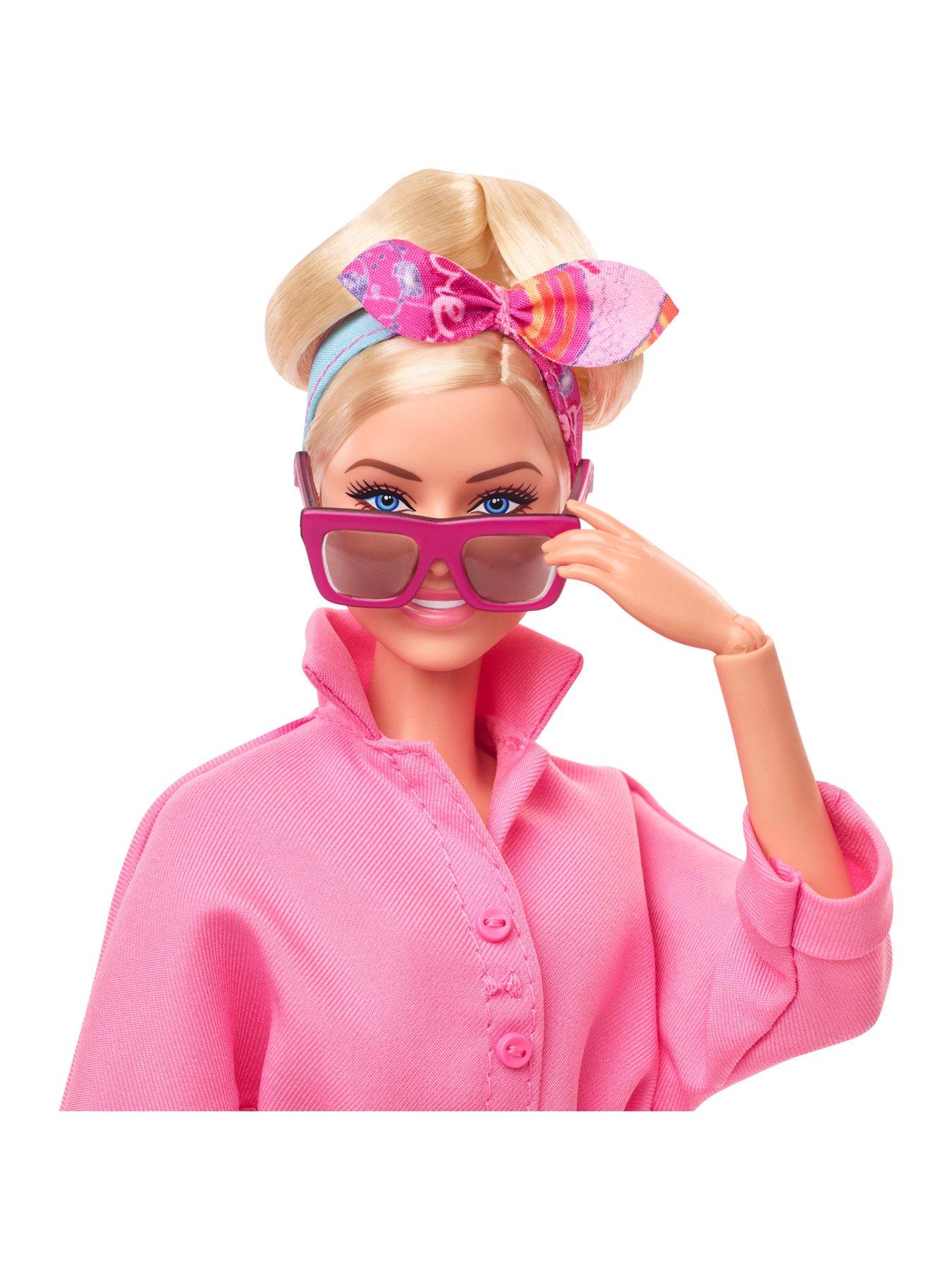 barbie-the-movie-collectible-doll-margot-robbie-as-barbie-in-pink-power-jumpsuitdetail