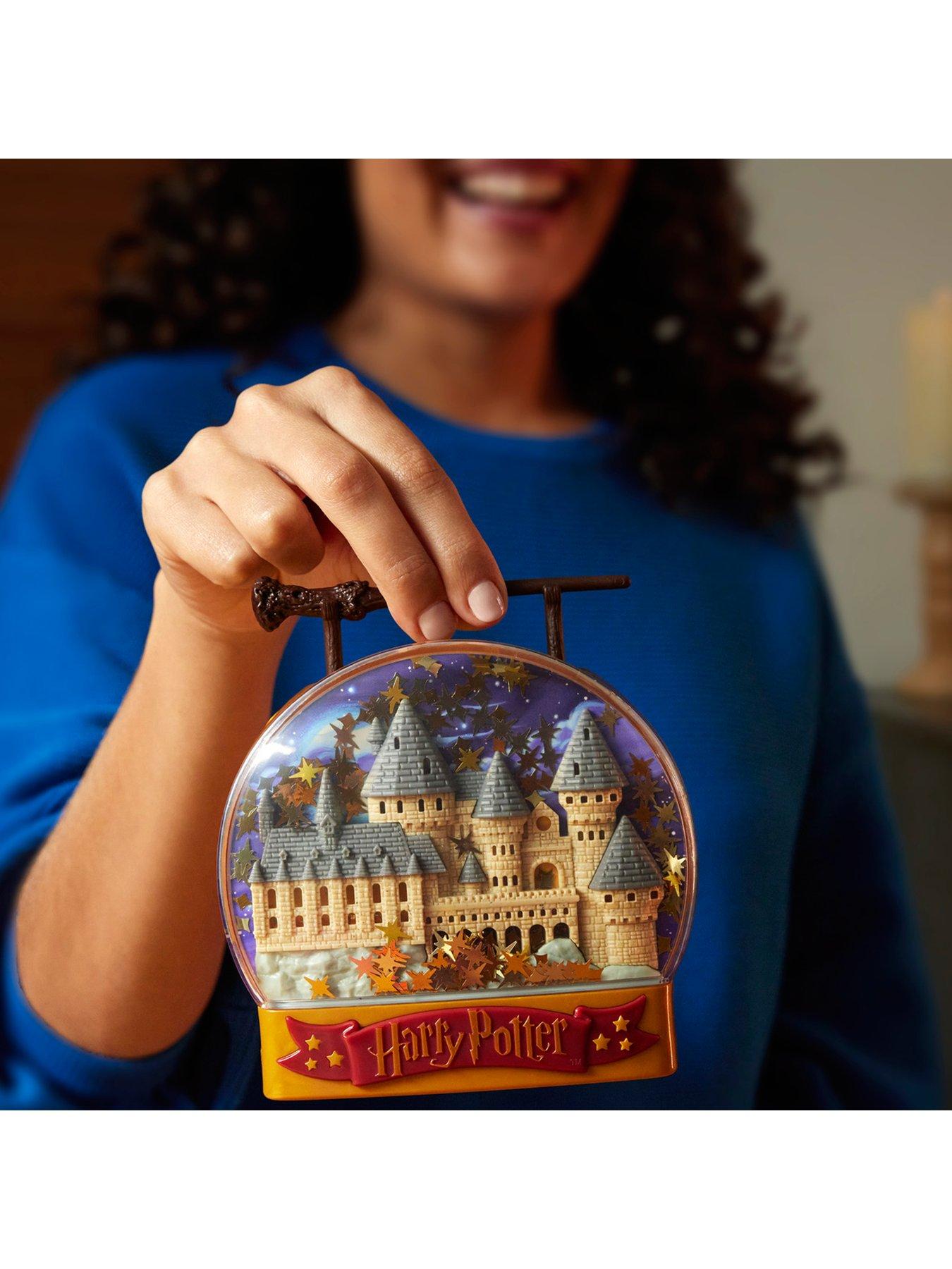 polly-pocket-collector-harry-potter-collector-compact-with-5-dolls-and-11-accessoriesstillFront