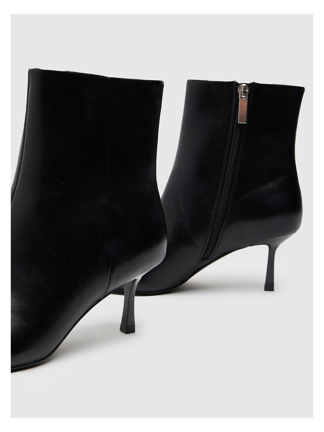 schuh-brynn-kitten-heel-boot-blackoutfit