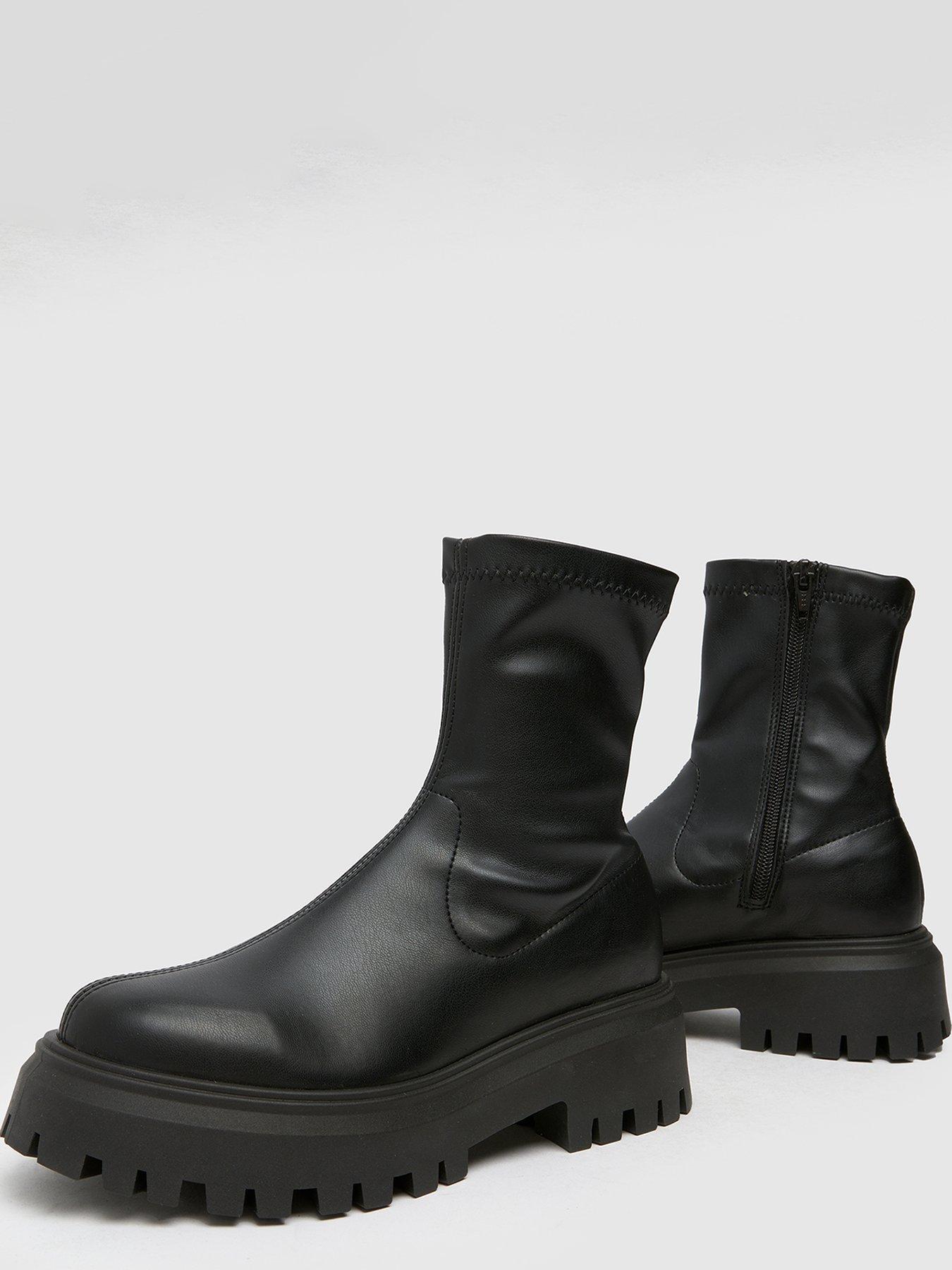 schuh-amiyah-chunky-sock-boot-blackoutfit