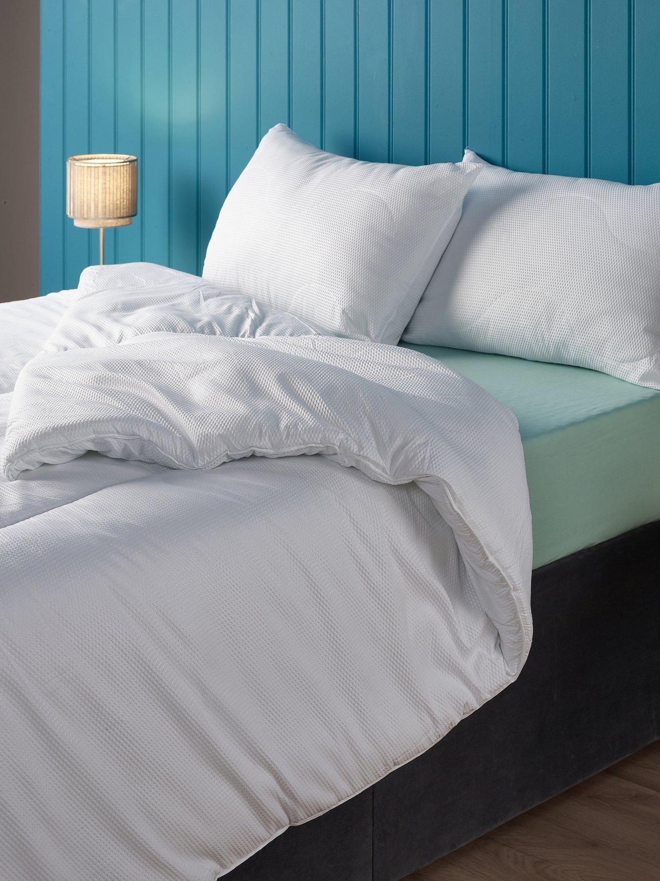 downland-winter-warm-waffle-duvet-135-tog-db-whitedetail