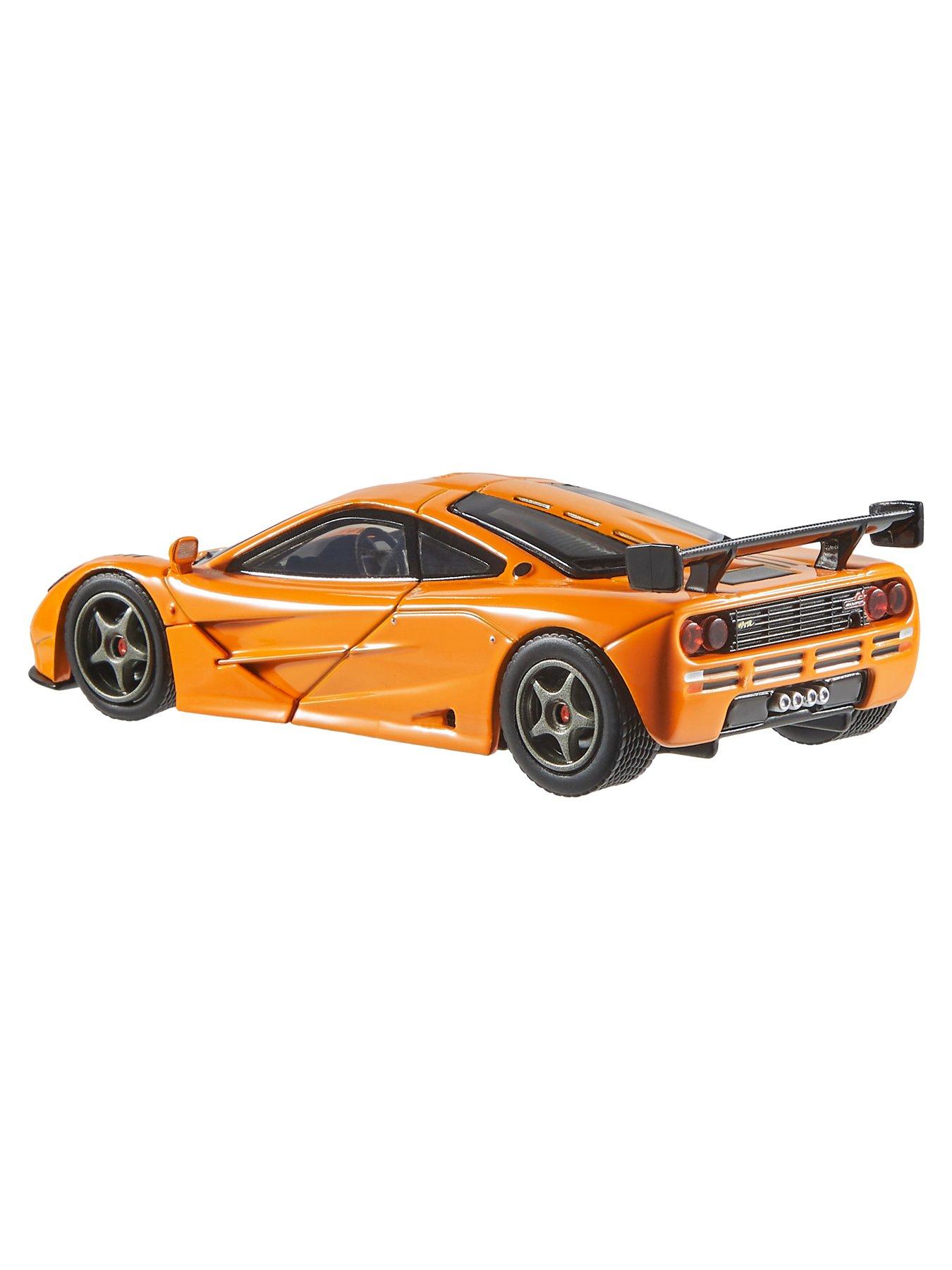 hot-wheels-premium-143-mclaren-f1-gtroutfit