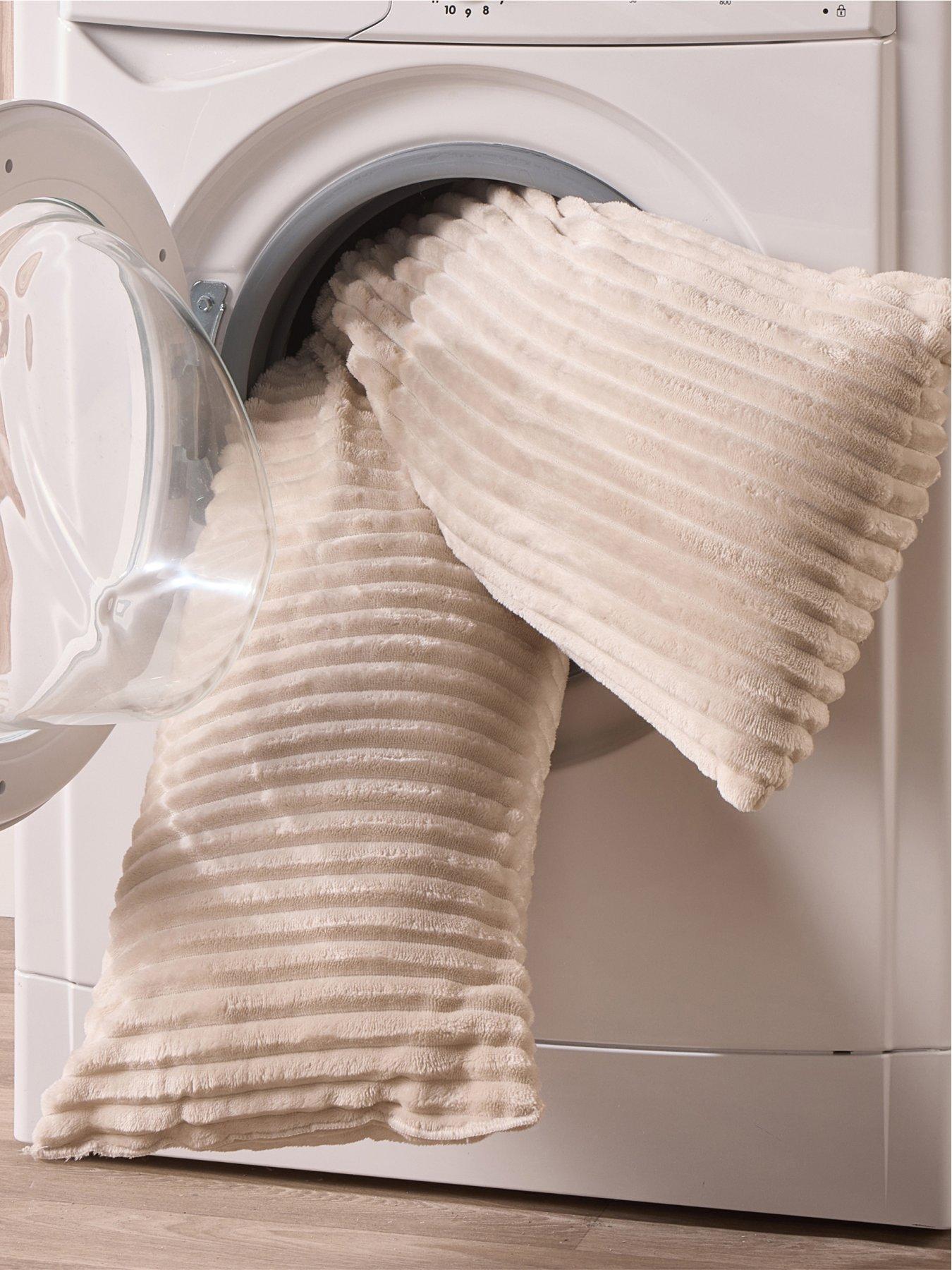 the-very-collection-jumbo-cord-v-shaped-pillowback