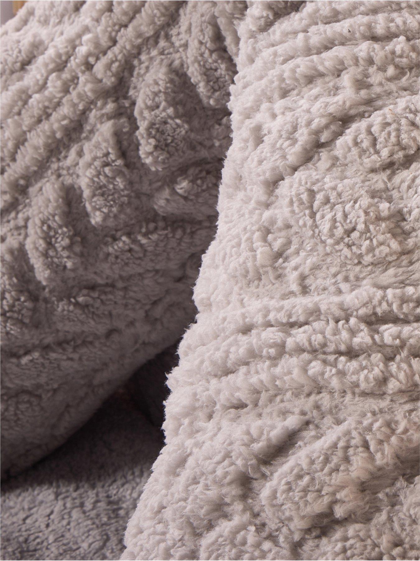 the-very-collection-cable-knit-v-shaped-pillowback
