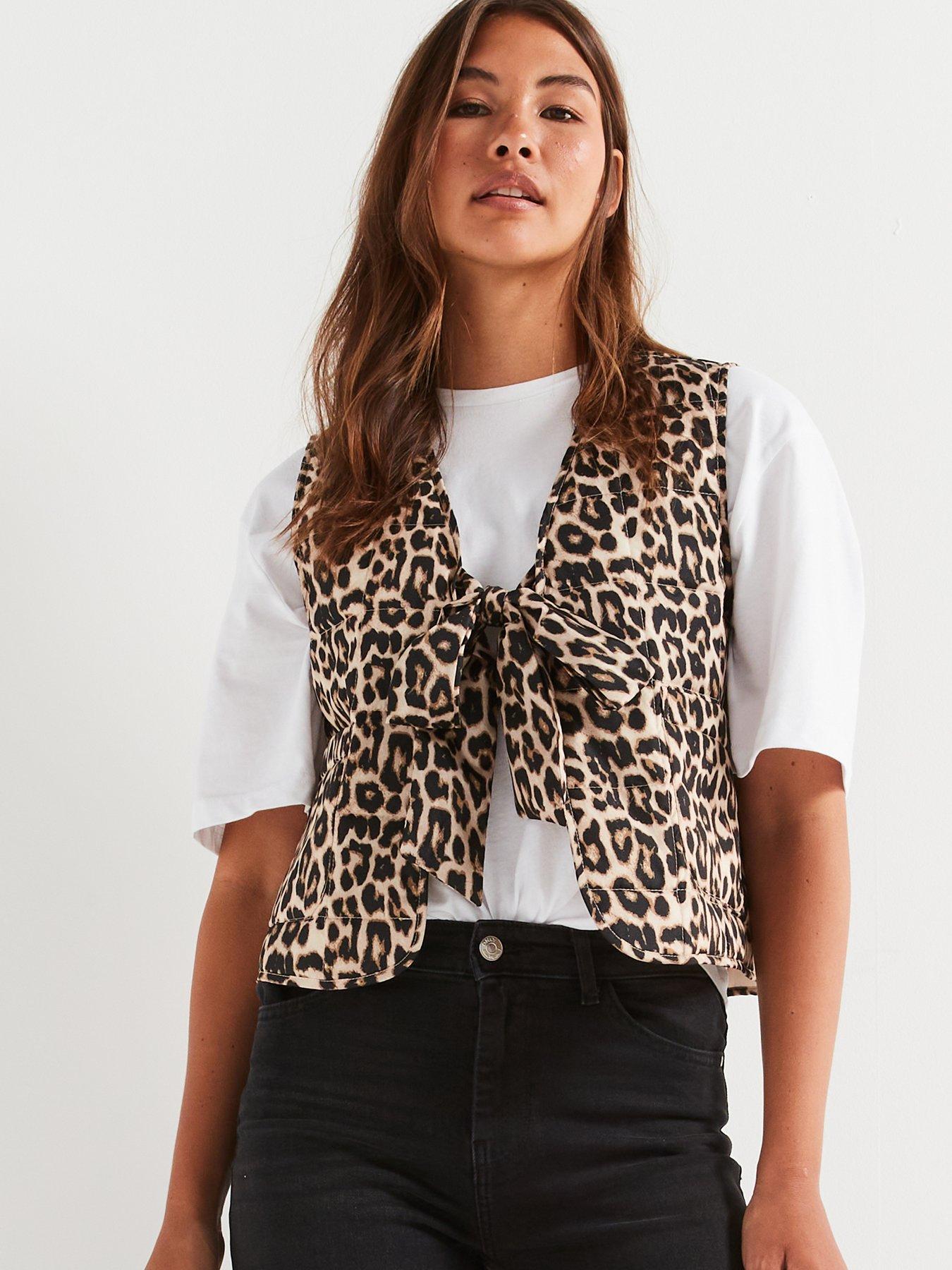 only-leopard-print-waistcoat-multioutfit