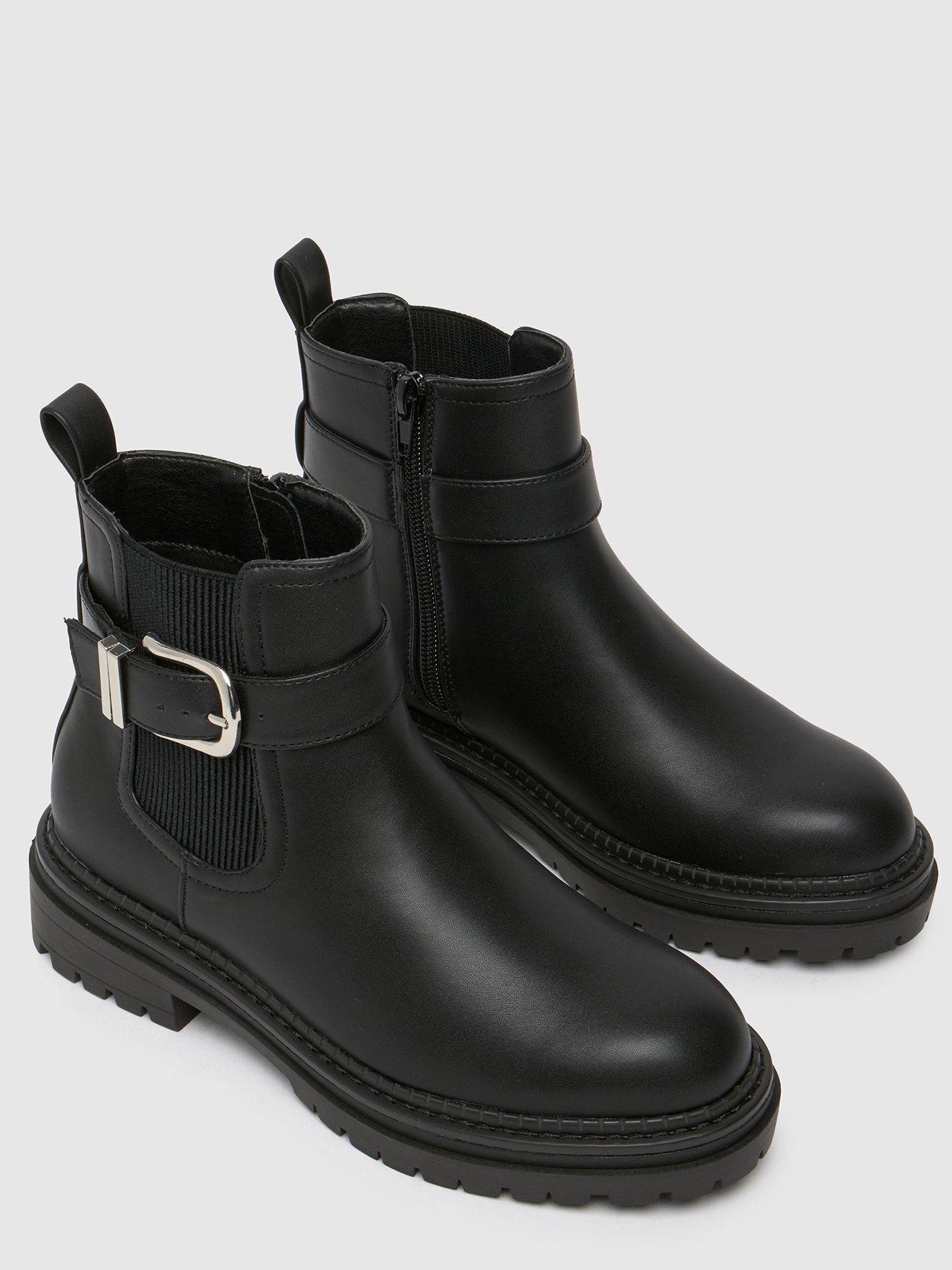 schuh-amari-chunky-buckle-boot-blackoutfit