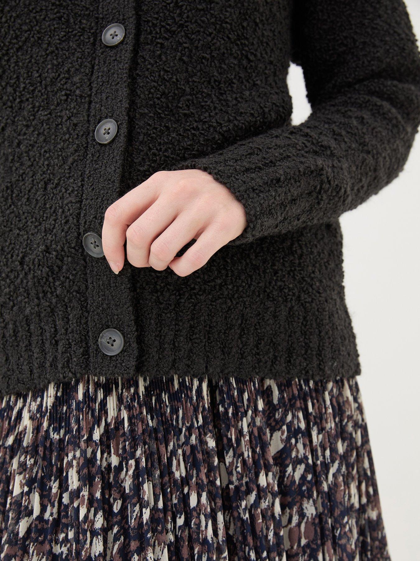 fatface-bea-boucle-cardigan-blackoutfit