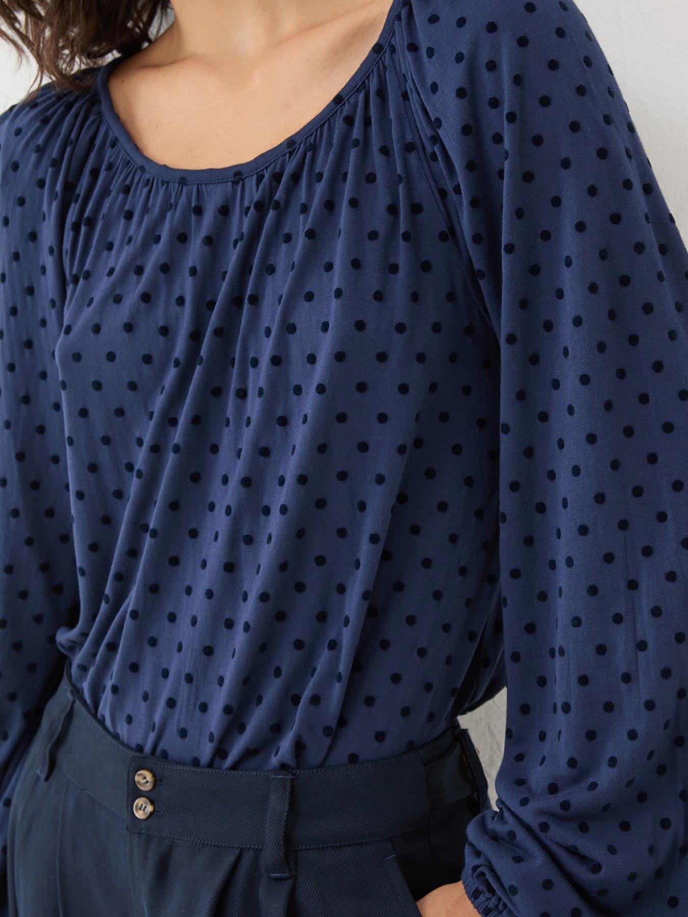 fatface-lily-spot-top-navyoutfit