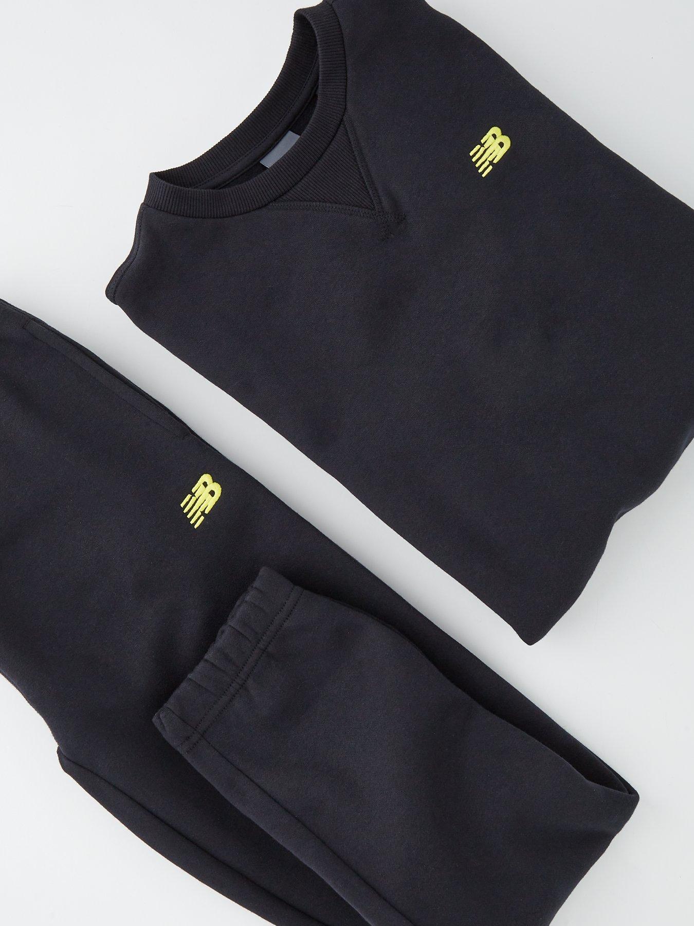 new-balance-kids-small-logo-crew-jog-set-blackdetail