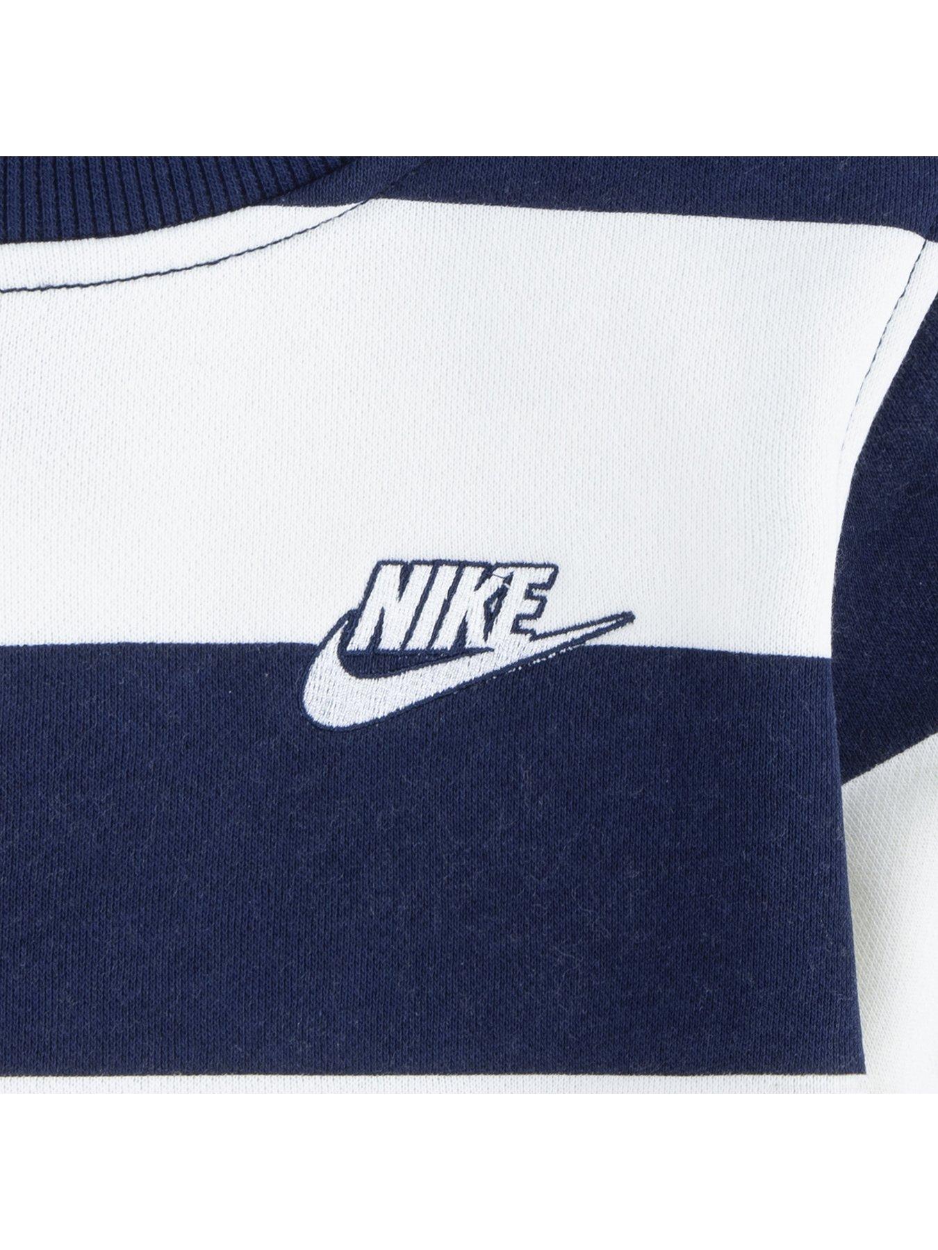 nike-younger-unisex-sportswear-club-seasonal-stripe-crew-set-navyoutfit