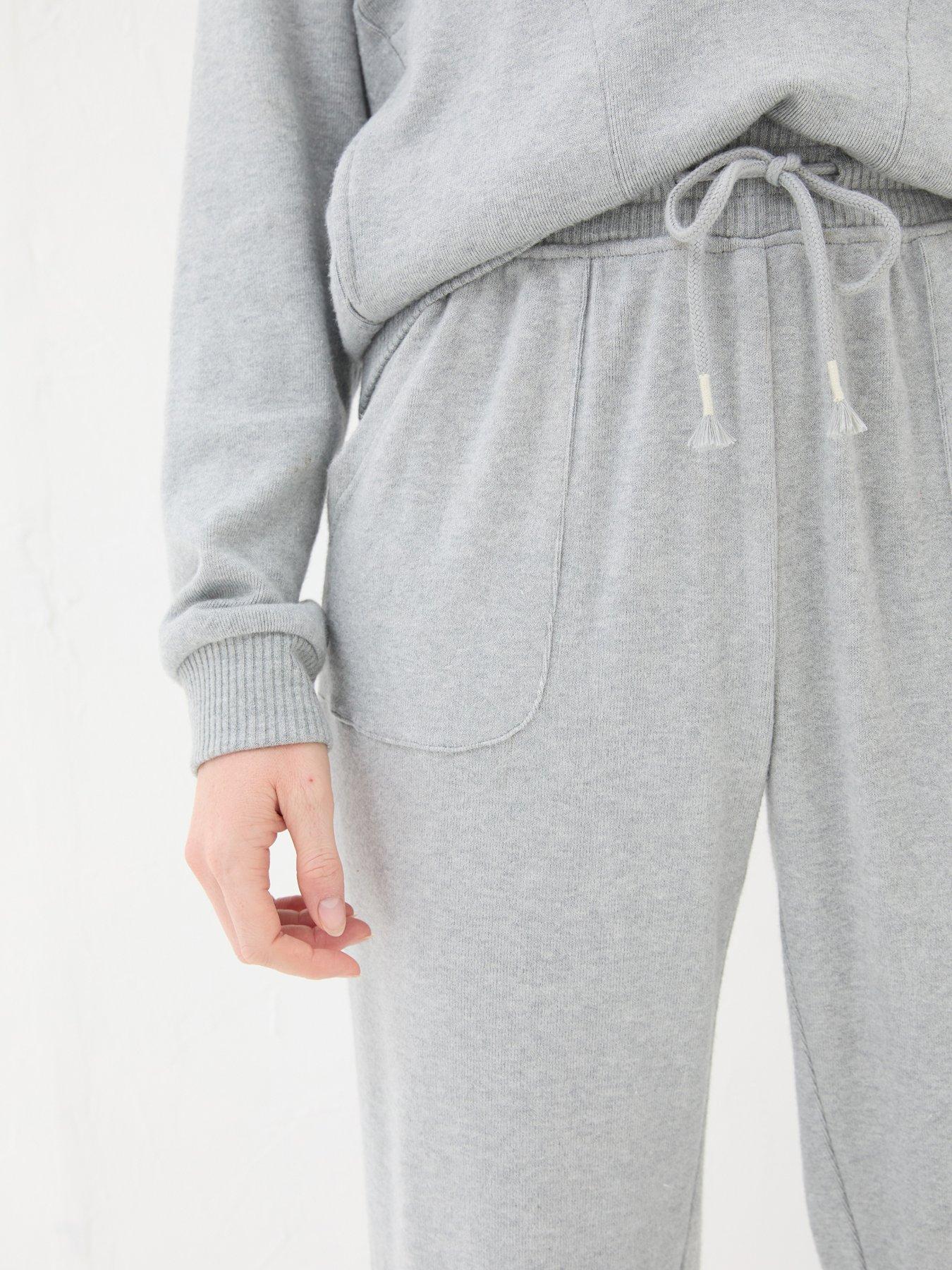 fatface-hannah-lounge-pant-greyoutfit