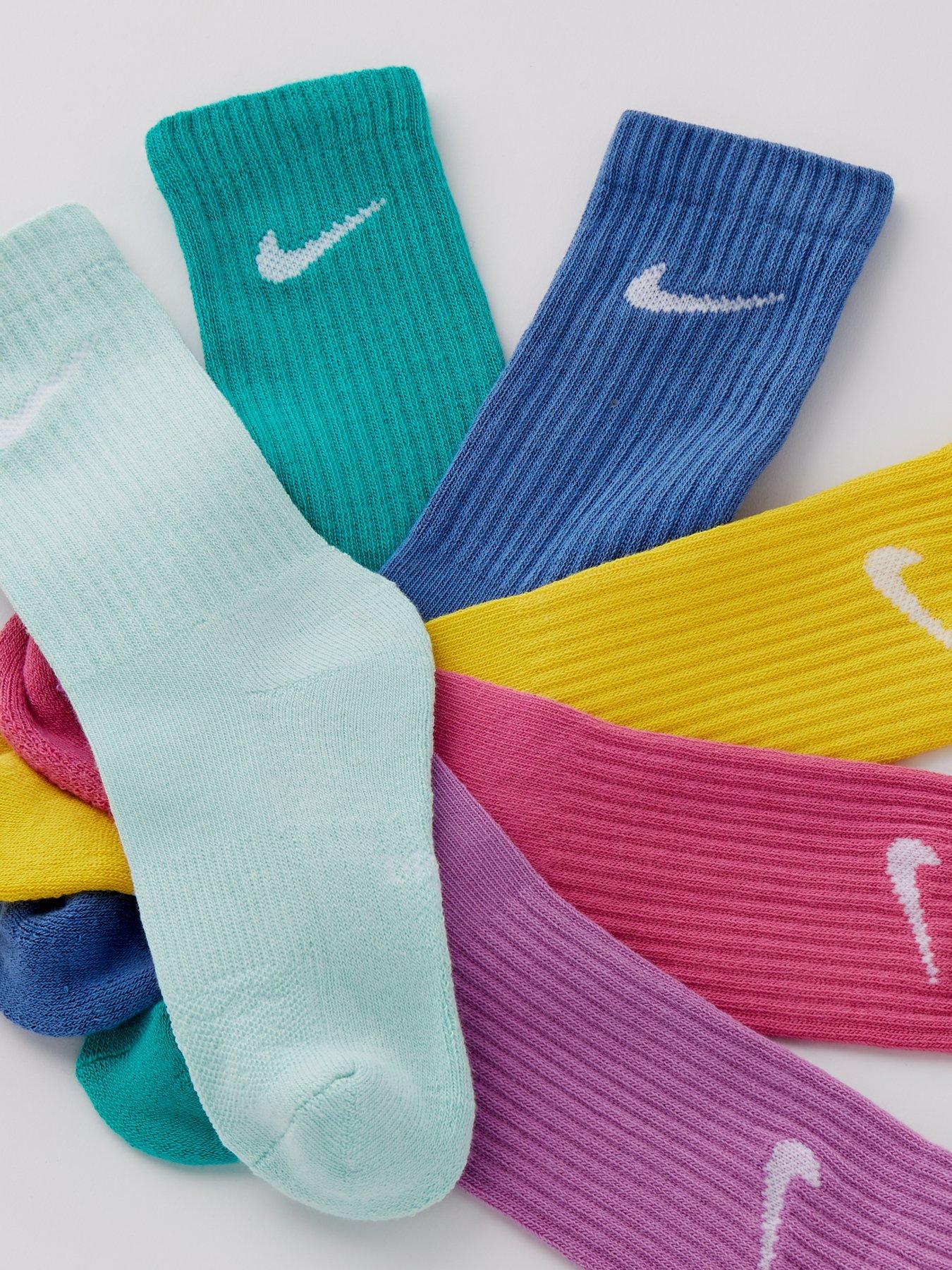 nike-younger-unisex-dri-fit-performance-basic-crew-socks-light-blueoutfit