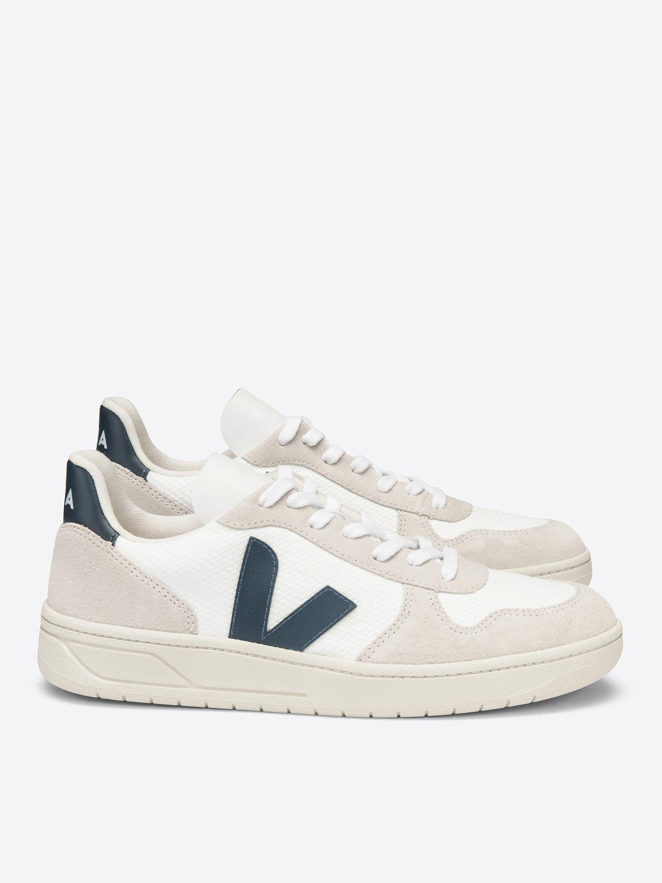 veja-mens-v-10-trainers-whitenavy