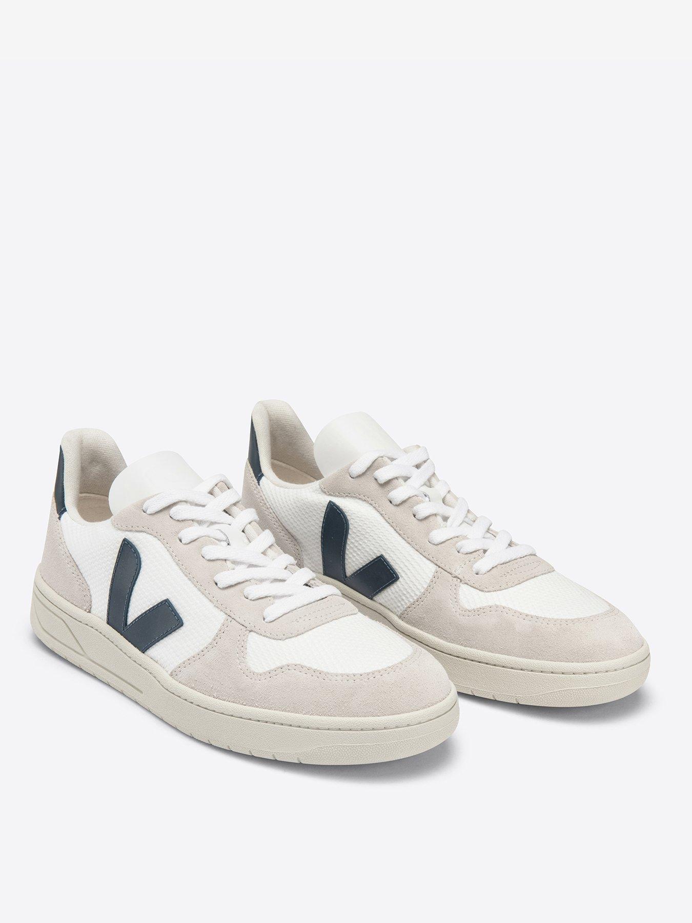 veja-mens-v-10-trainers-whitenavystillFront