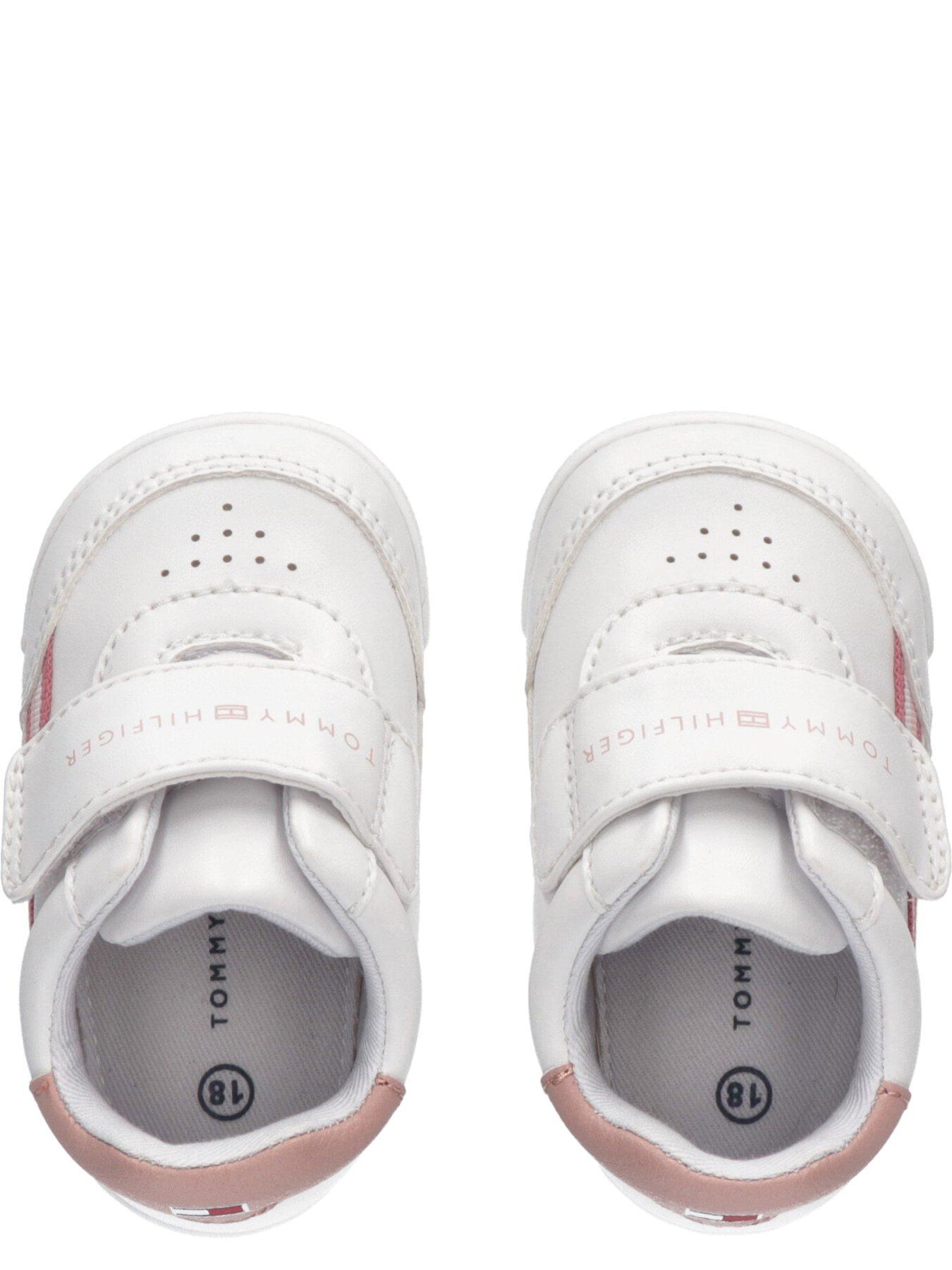 tommy-hilfiger-baby-flag-low-cut-velcro-shoe-whiteoutfit