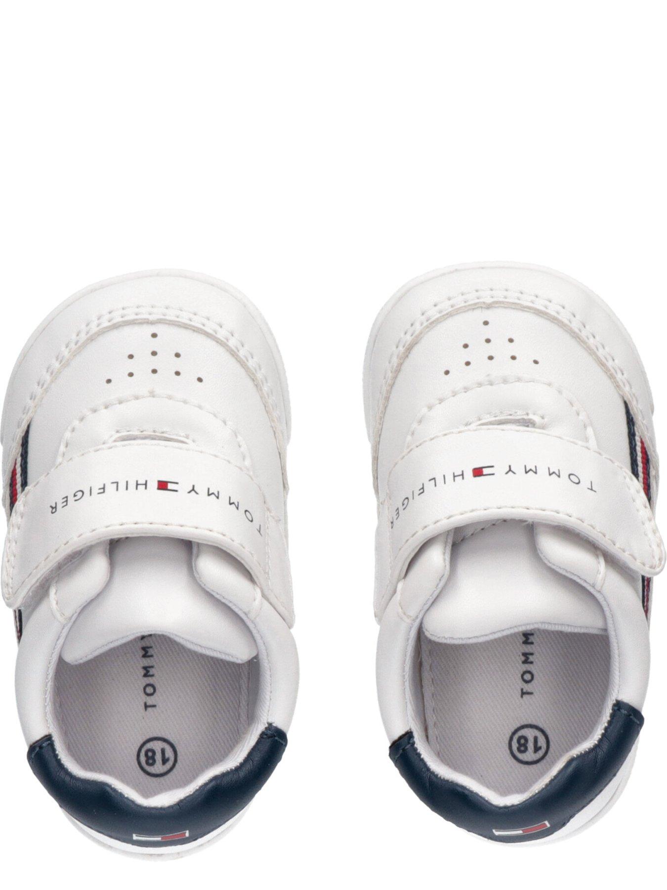 tommy-hilfiger-baby-flag-low-cut-velcro-shoe-whiteoutfit