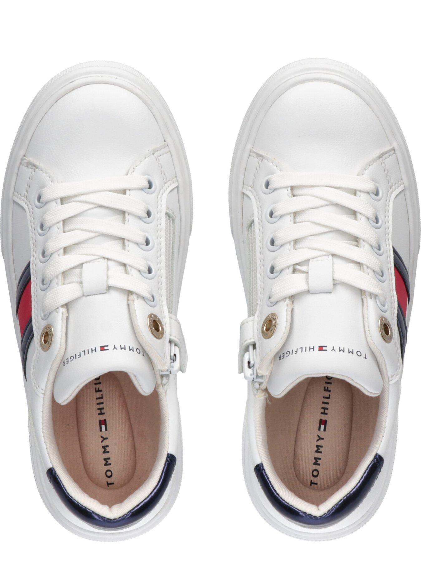 tommy-hilfiger-girls-daphne-flag-low-cut-lace-up-trainer-whiteoutfit