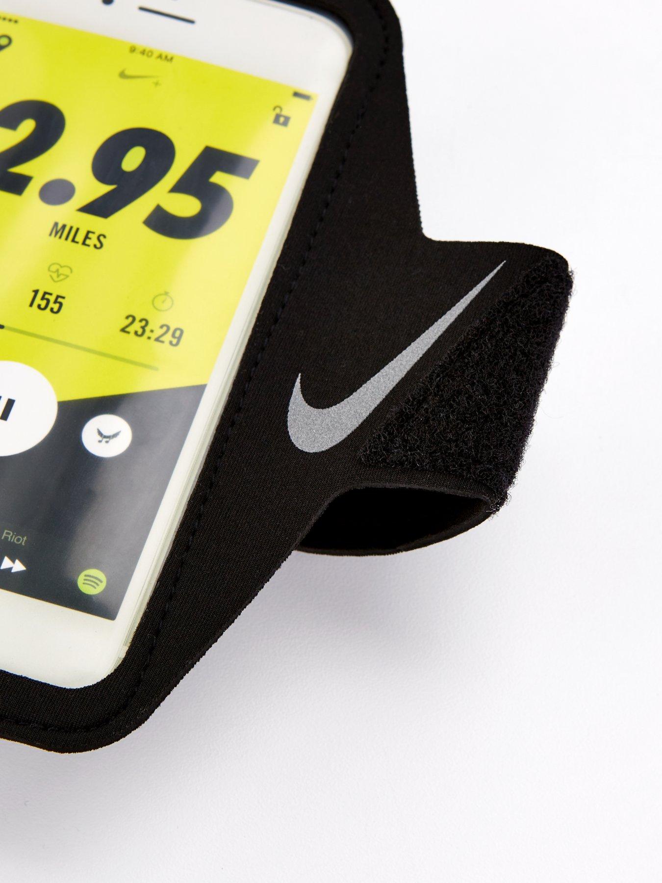 nike-lean-arm-band-plusdetail