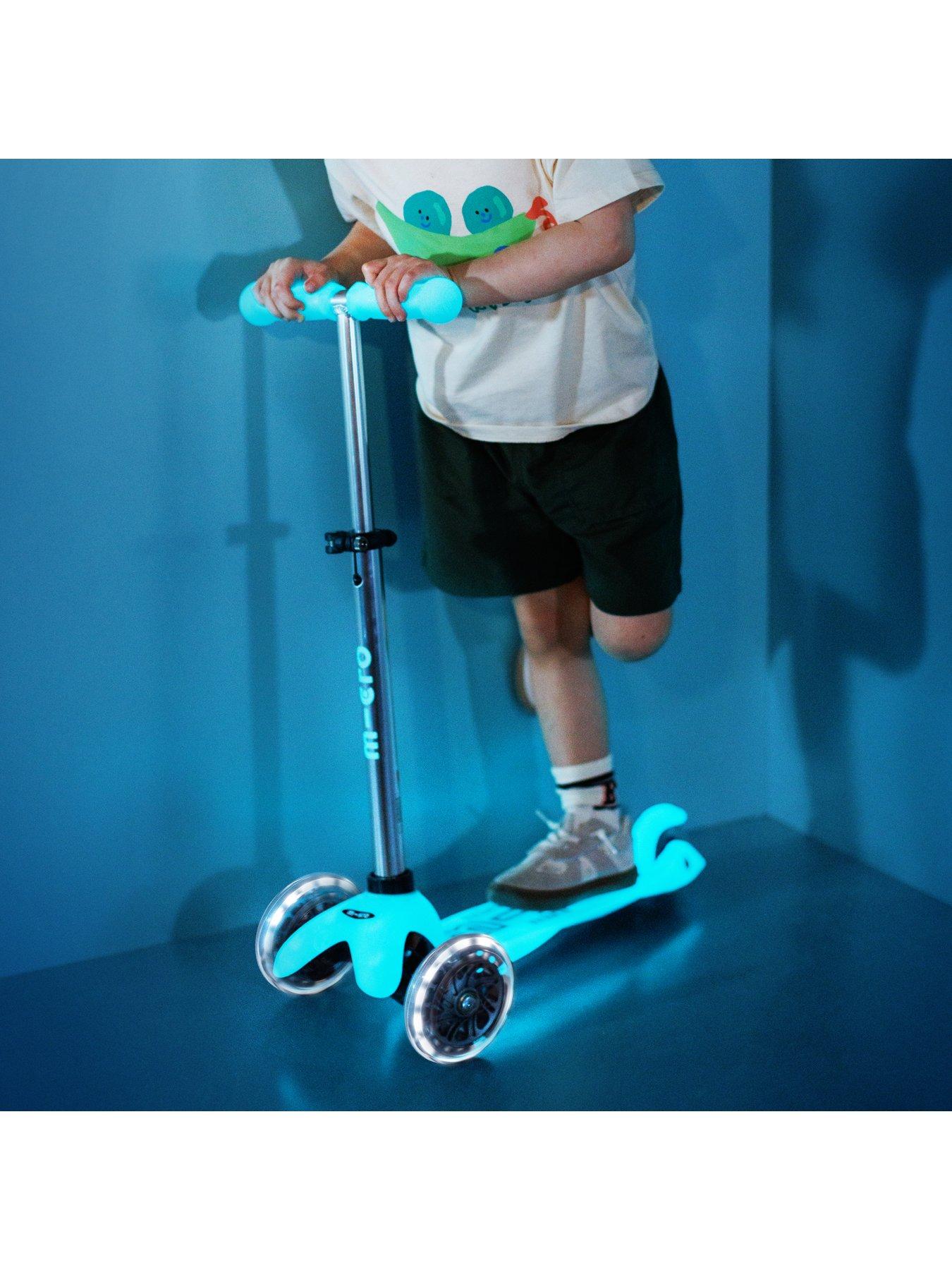 micro-scooter-mini-deluxe-glow-led--nbspaquadetail