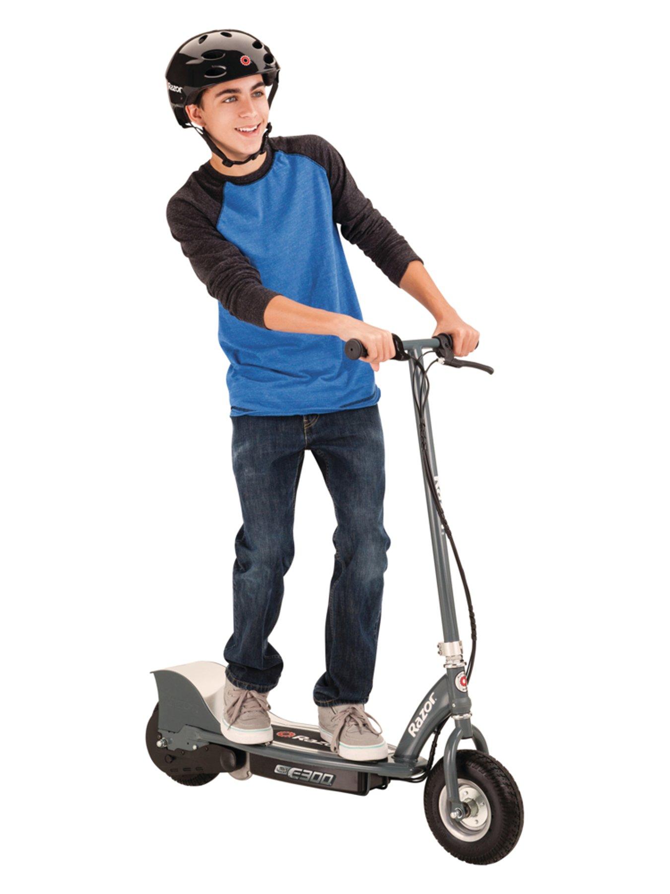 razor-razor-e300-24-volt-scooter-matt-greyoutfit