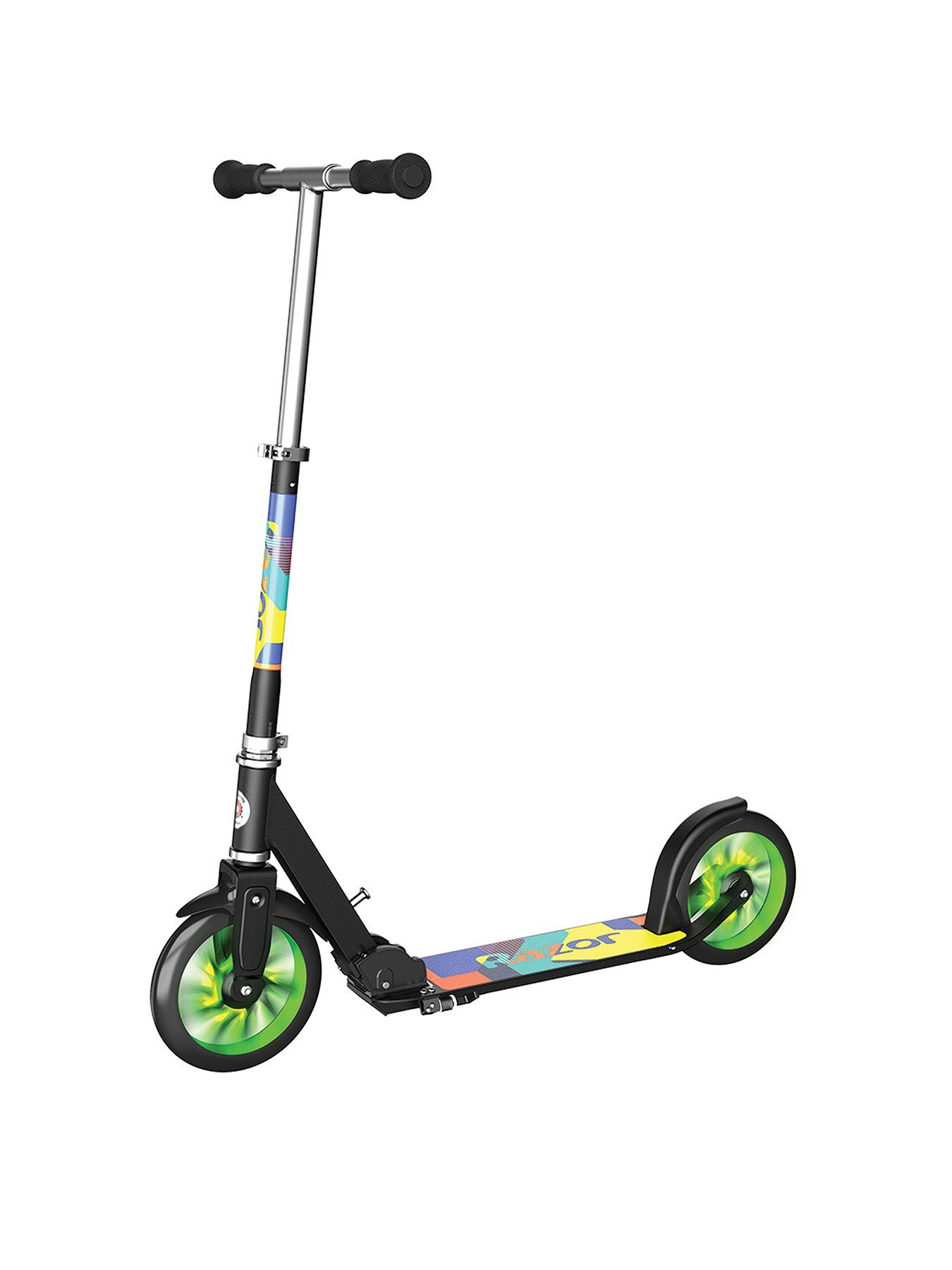 Image of Razor Razor A5 Lux Lighted Scooter - Green
