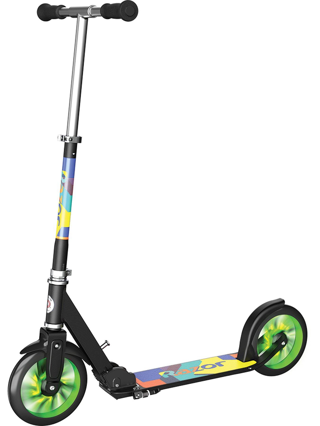 razor-razor-a5-lux-lighted-scooter-greenstillFront