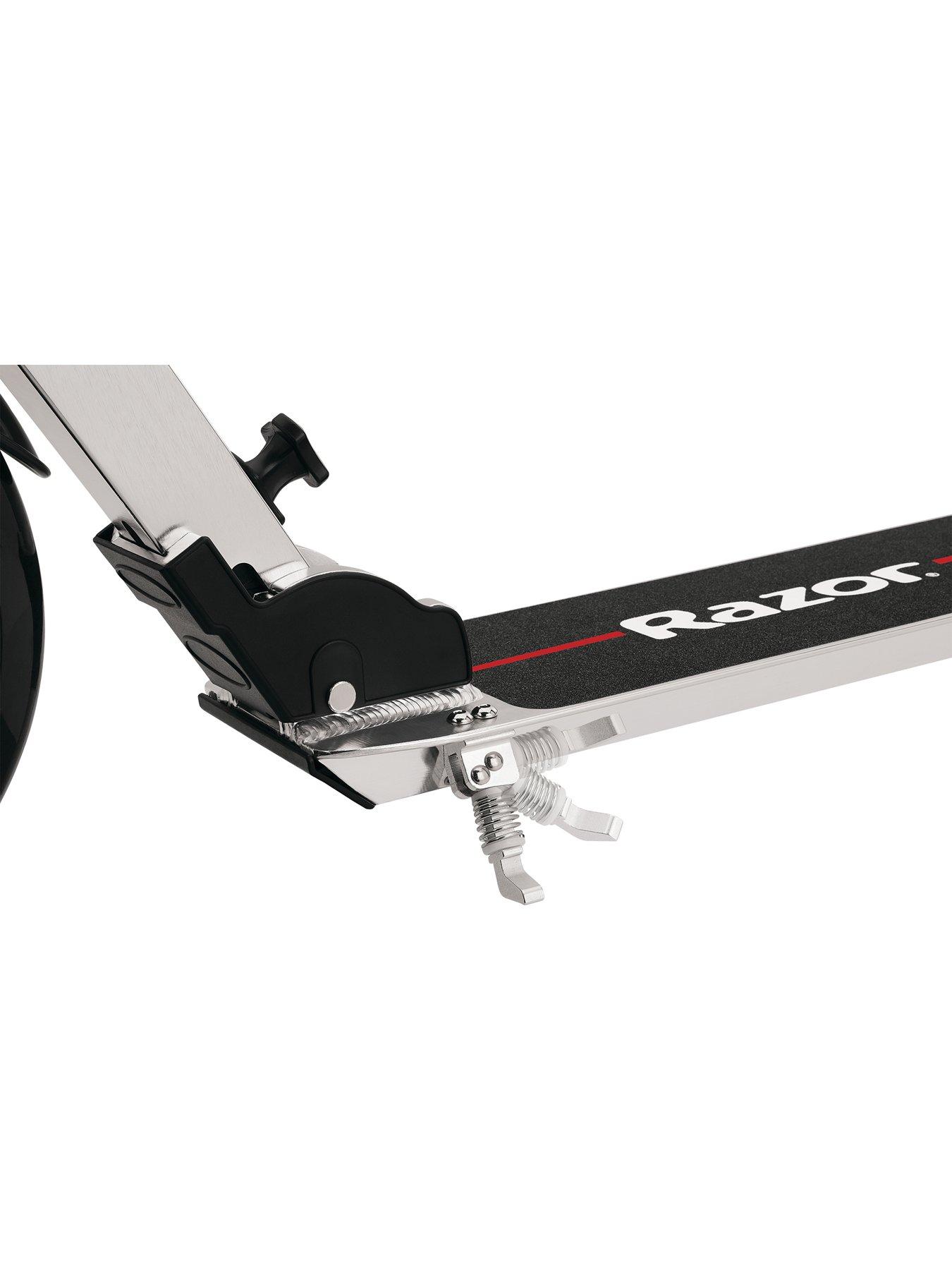 Image 4 of 8 of Razor Razor A6 Scooter - Silver