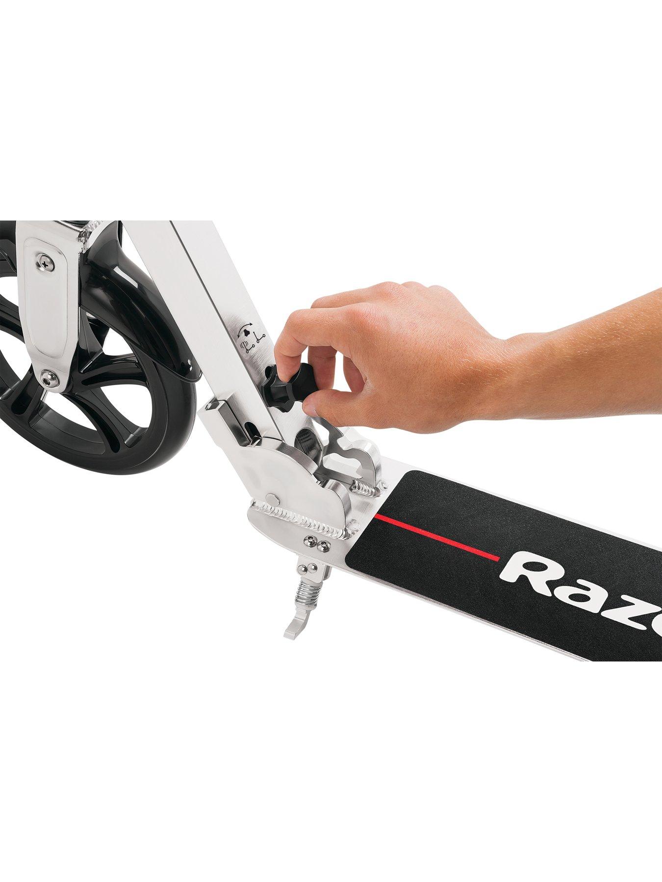 Image 5 of 8 of Razor Razor A6 Scooter - Silver